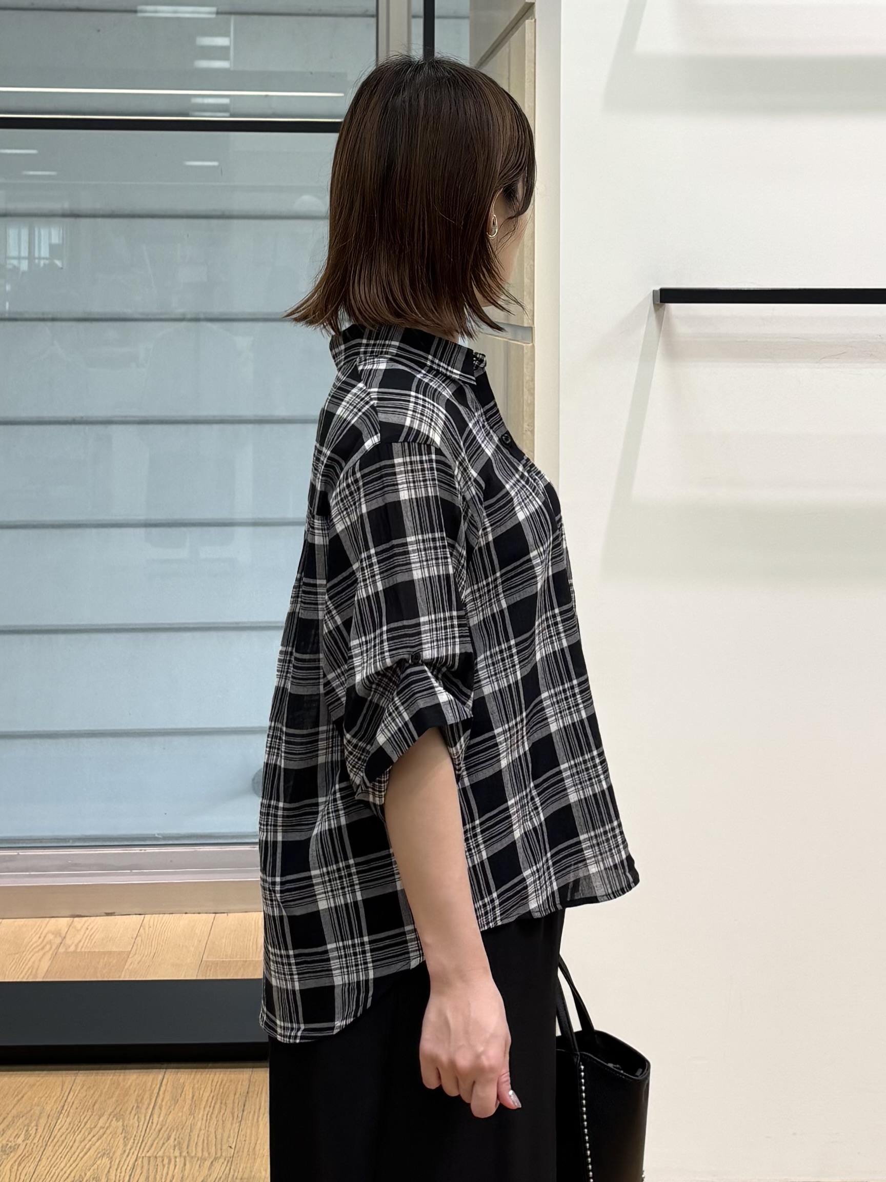 asamiさんの「INDIVI｜【コットン100％／透け感／2WAY】袖アレンジ チェックシャツ」を使ったコーディネート