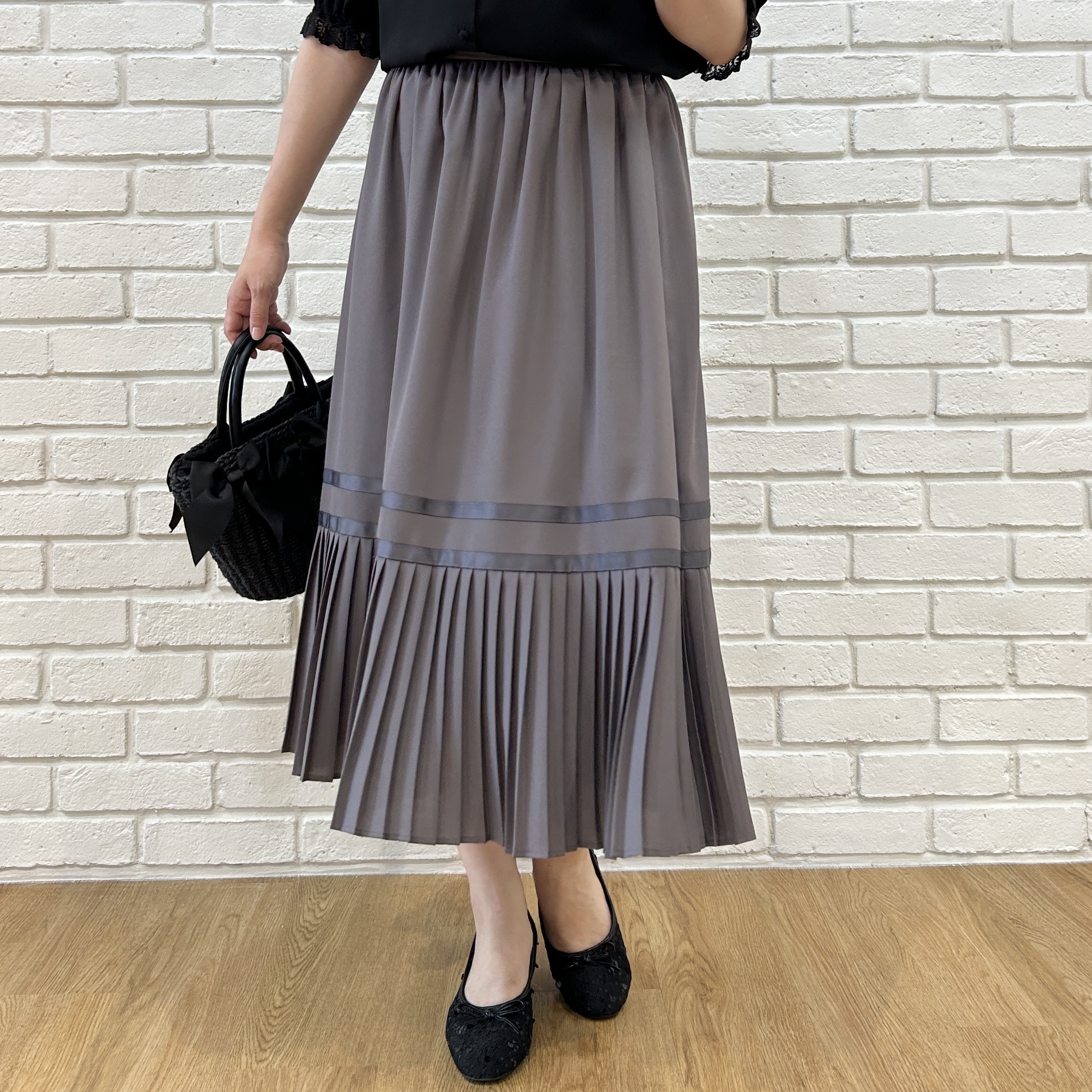 shinoさんの「Couture brooch｜【大人上品・前後2WAY】エンブロレース 5分袖ブラウス【洗濯機可】」を使ったコーディネート