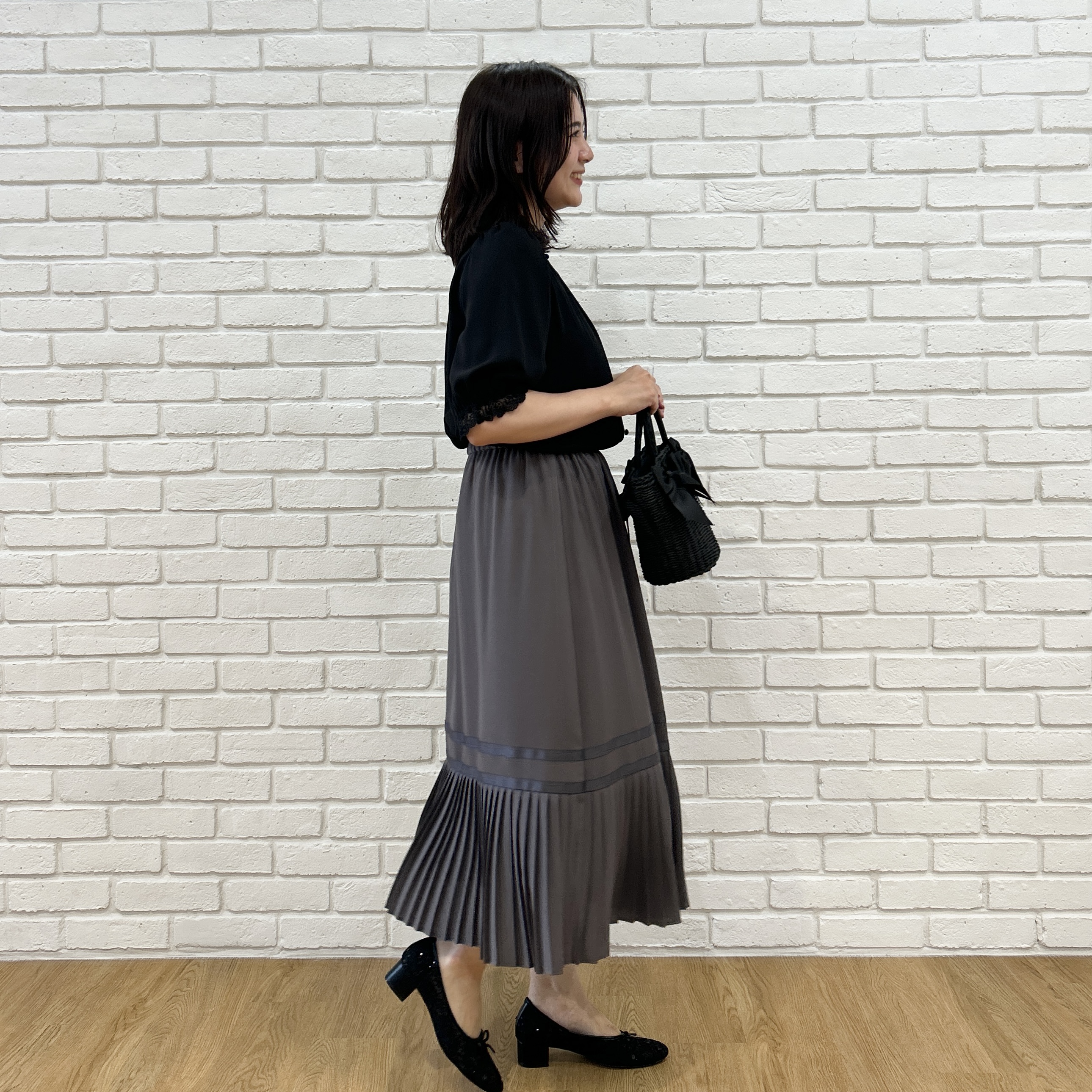 shinoさんの「Couture brooch｜【大人上品・前後2WAY】エンブロレース 5分袖ブラウス【洗濯機可】」を使ったコーディネート