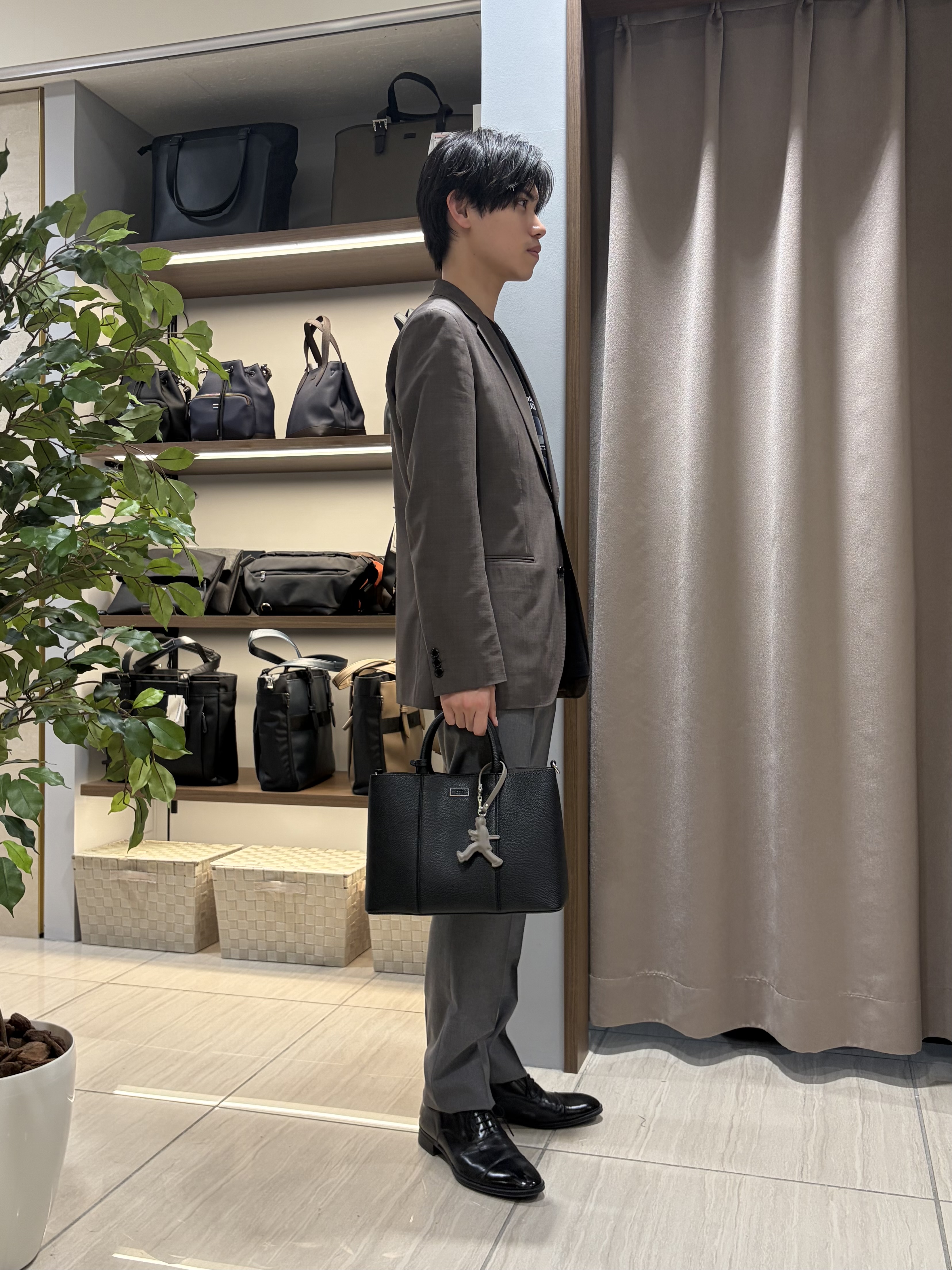 hiroさんの「TAKEO KIKUCHI｜【BOWLER HAT LABEL】トロピカルシャンブレージャケット」を使ったコーディネート