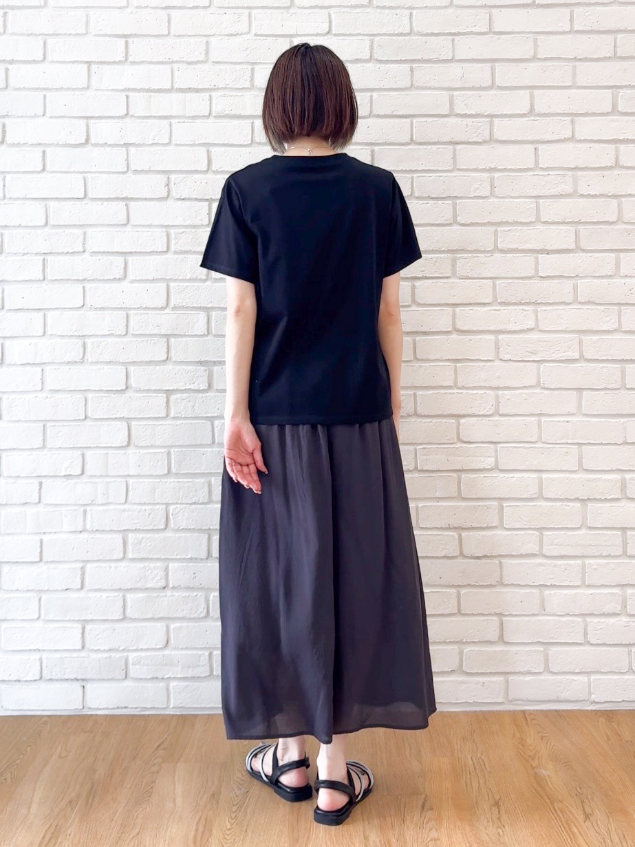 𝐜𝐡𝐢𝐤𝐚さんの「SHOO･LA･RUE｜【S-LL/洗濯機可】大人のベーシックカラープリントTシャツ」を使ったコーディネート
