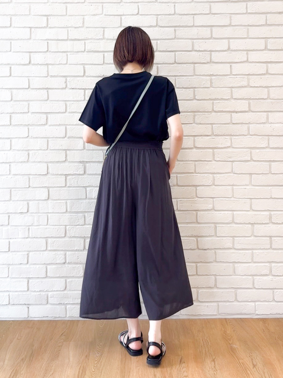 𝐜𝐡𝐢𝐤𝐚さんの「SHOO･LA･RUE｜【S-LL/洗濯機可】大人のベーシックカラープリントTシャツ」を使ったコーディネート