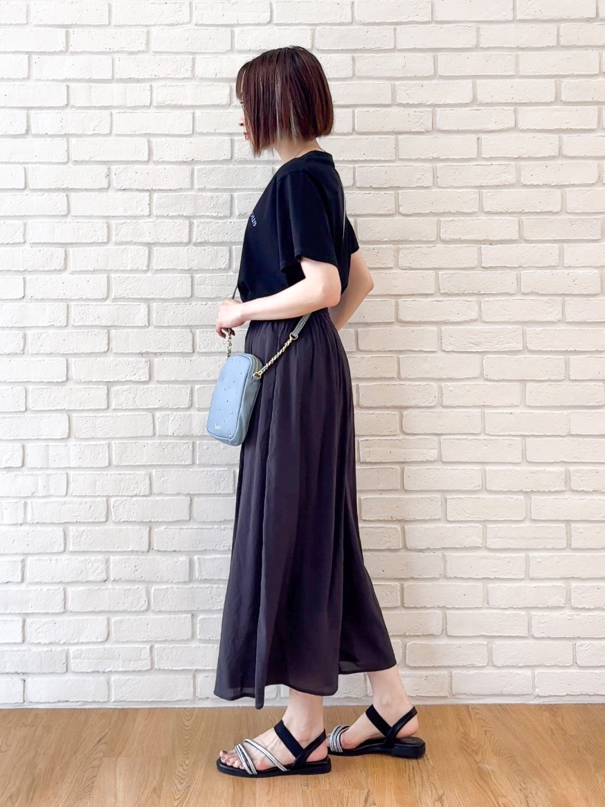 𝐜𝐡𝐢𝐤𝐚さんの「SHOO･LA･RUE｜【S-LL/洗濯機可】大人のベーシックカラープリントTシャツ」を使ったコーディネート