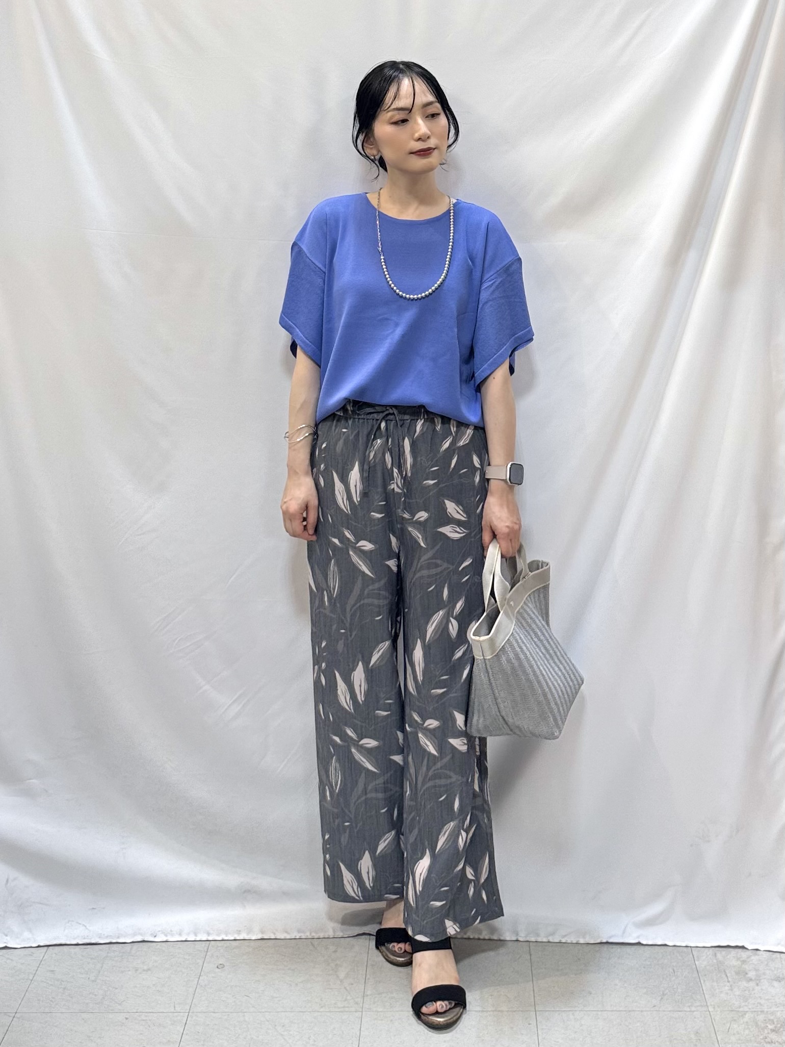 𝐇𝐢𝐫𝐨𝐦𝐢さんの「SHOO･LA･RUE｜【S-LL/洗濯機可】インせず着られる ひらり袖ニット」を使ったコーディネート