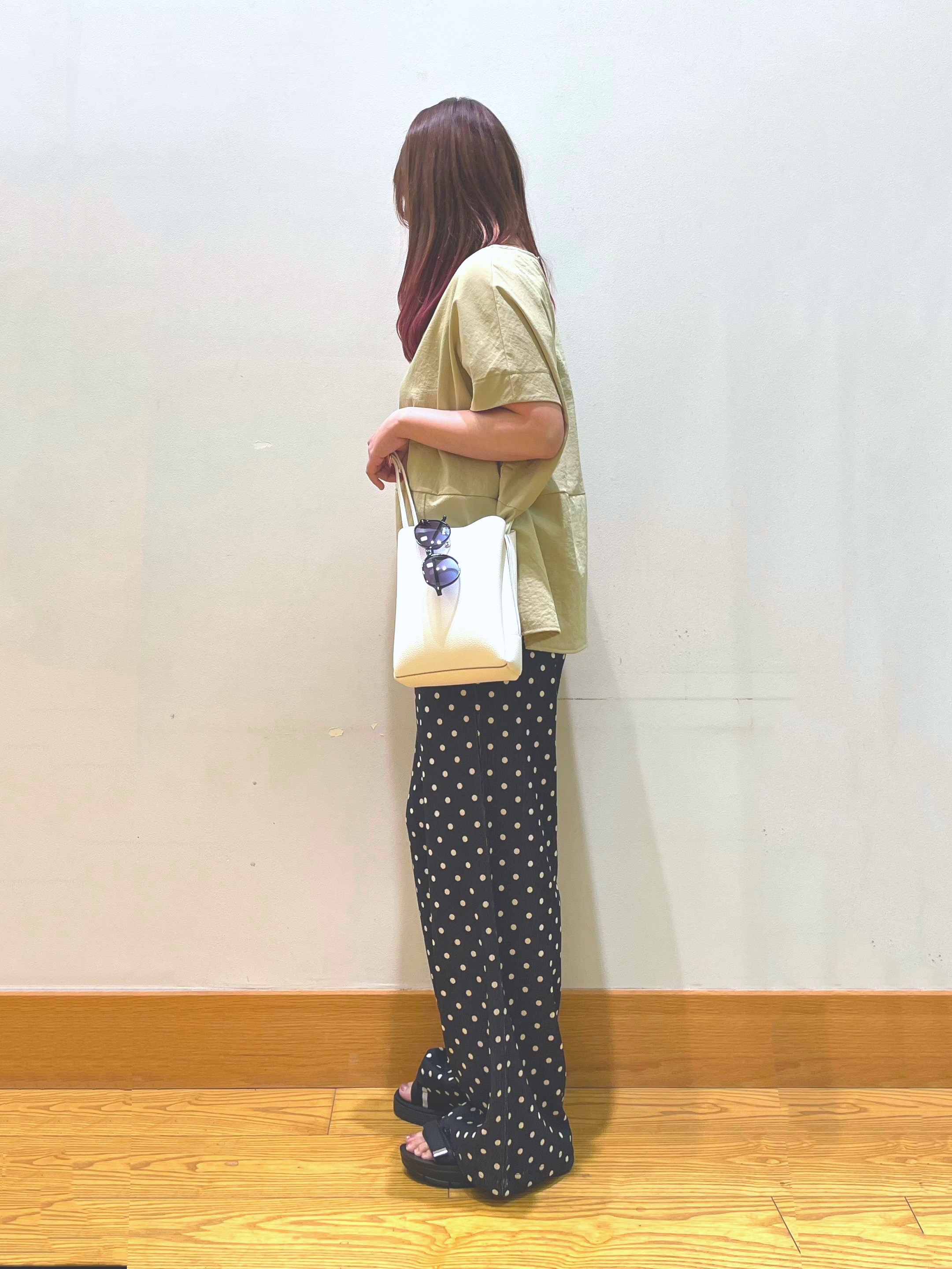 ゆっきーさんの「SHOO･LA･RUE｜【洗濯機可/セットアップ可】軽凛(かろりん) シンプル上品 切替コクーントップス」を使ったコーディネート