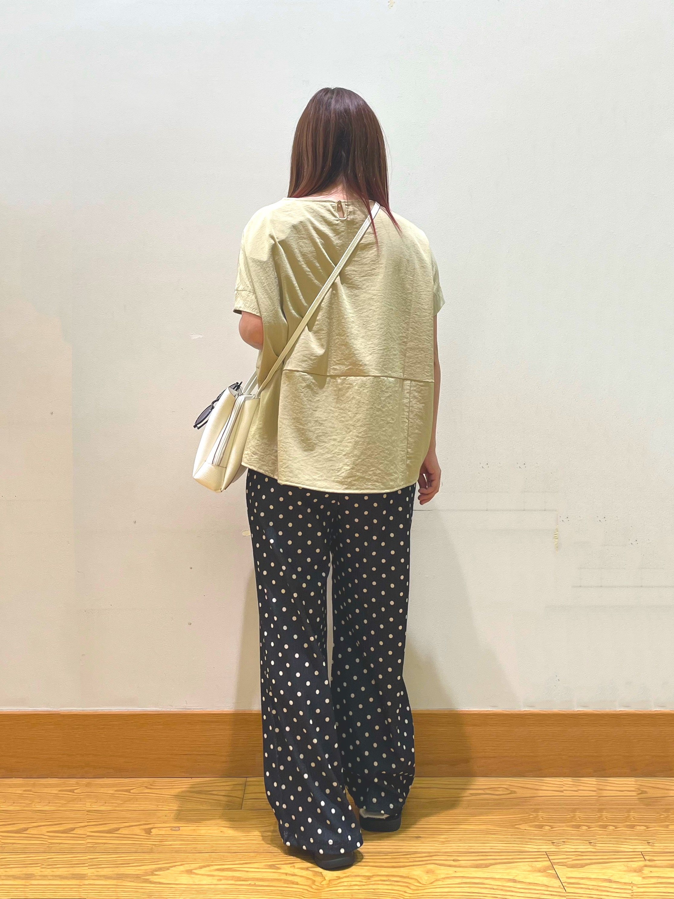 ゆっきーさんの「SHOO･LA･RUE｜【洗濯機可/セットアップ可】軽凛(かろりん) シンプル上品 切替コクーントップス」を使ったコーディネート