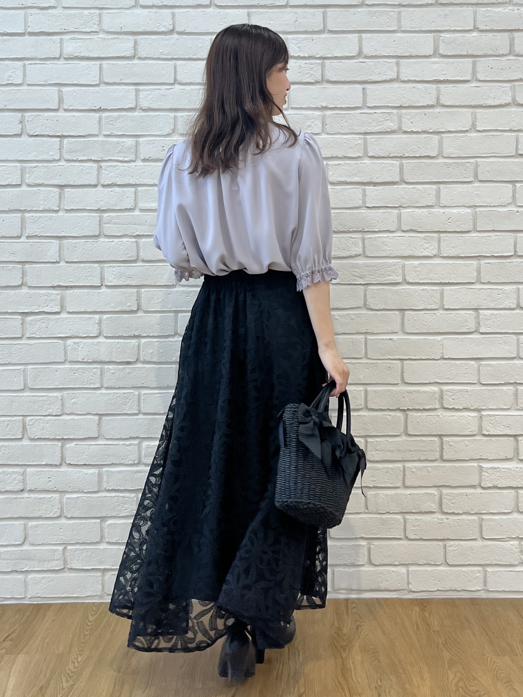 はばさんの「Couture brooch｜【大人上品・前後2WAY】エンブロレース 5分袖ブラウス【洗濯機可】」を使ったコーディネート