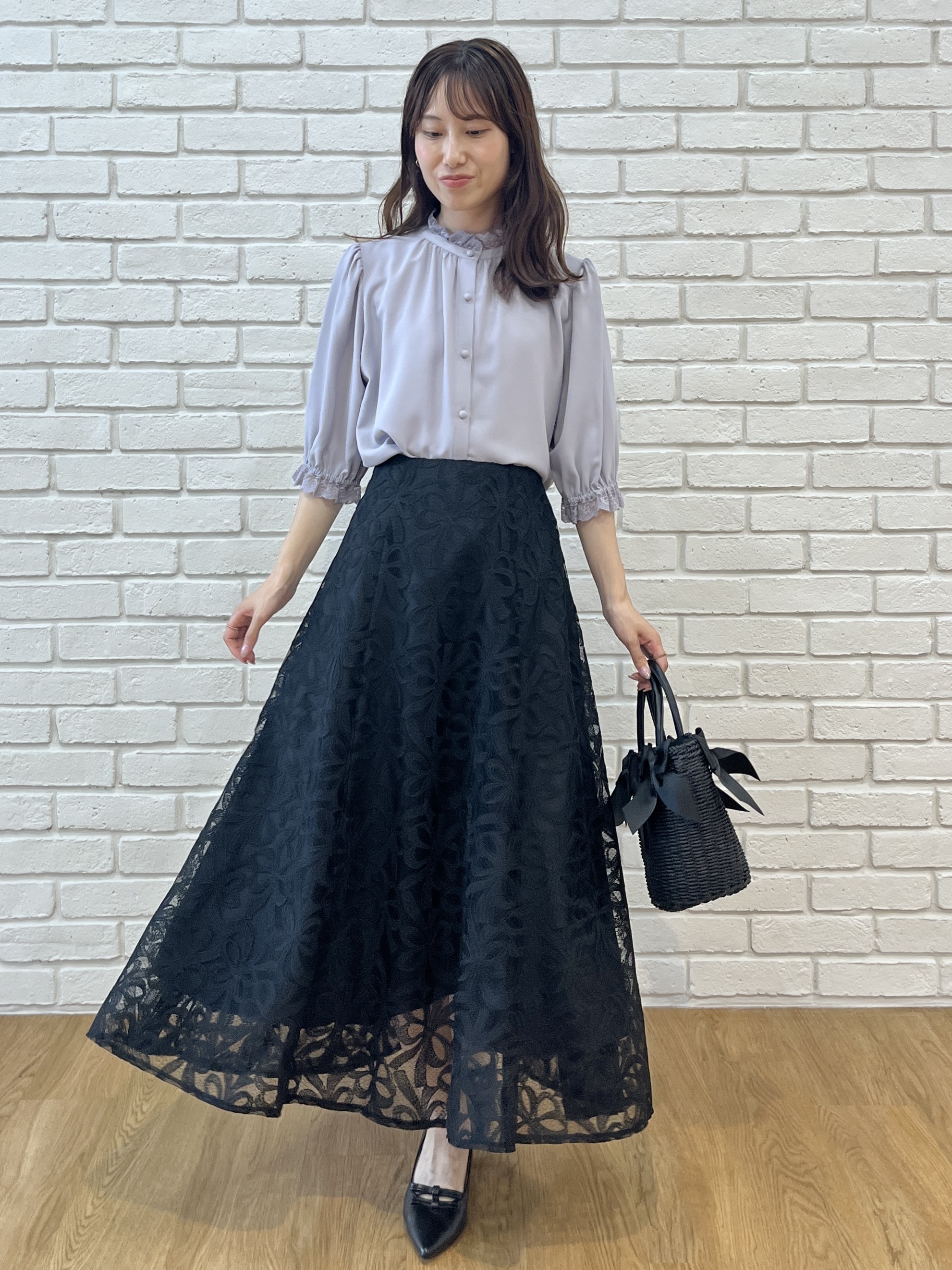 はばさんの「Couture brooch｜【大人上品・前後2WAY】エンブロレース 5分袖ブラウス【洗濯機可】」を使ったコーディネート