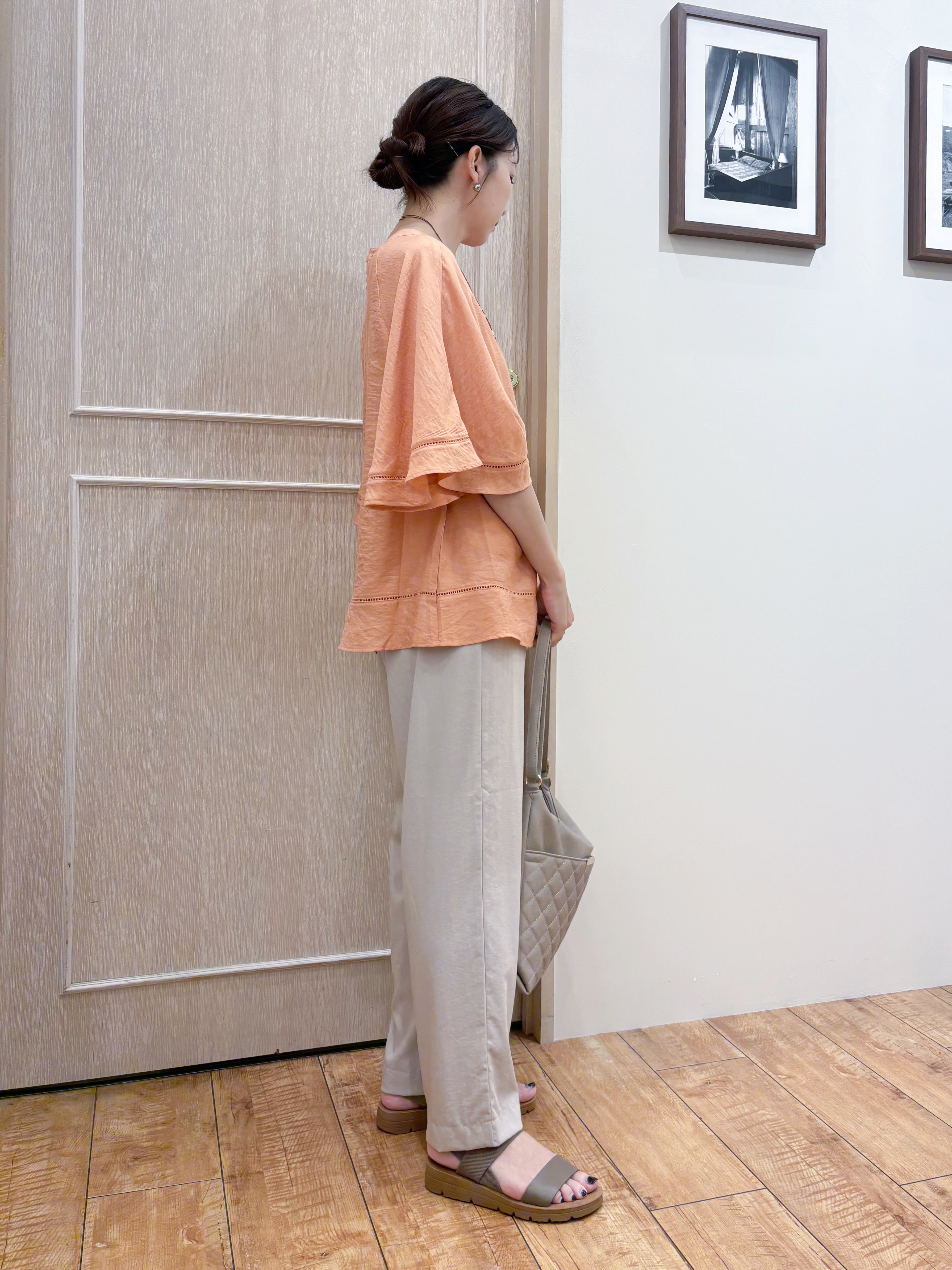 なみさんの「SHOO･LA･RUE｜【S-LL/洗濯機可/体型カバー】はしごレースがポイント スラブポンチョ風ブラウス」を使ったコーディネート