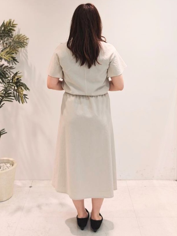 Miさんの「COUP DE CHANCE｜【手洗い可／日本製】リネンライク フリル袖ブラウス」を使ったコーディネート