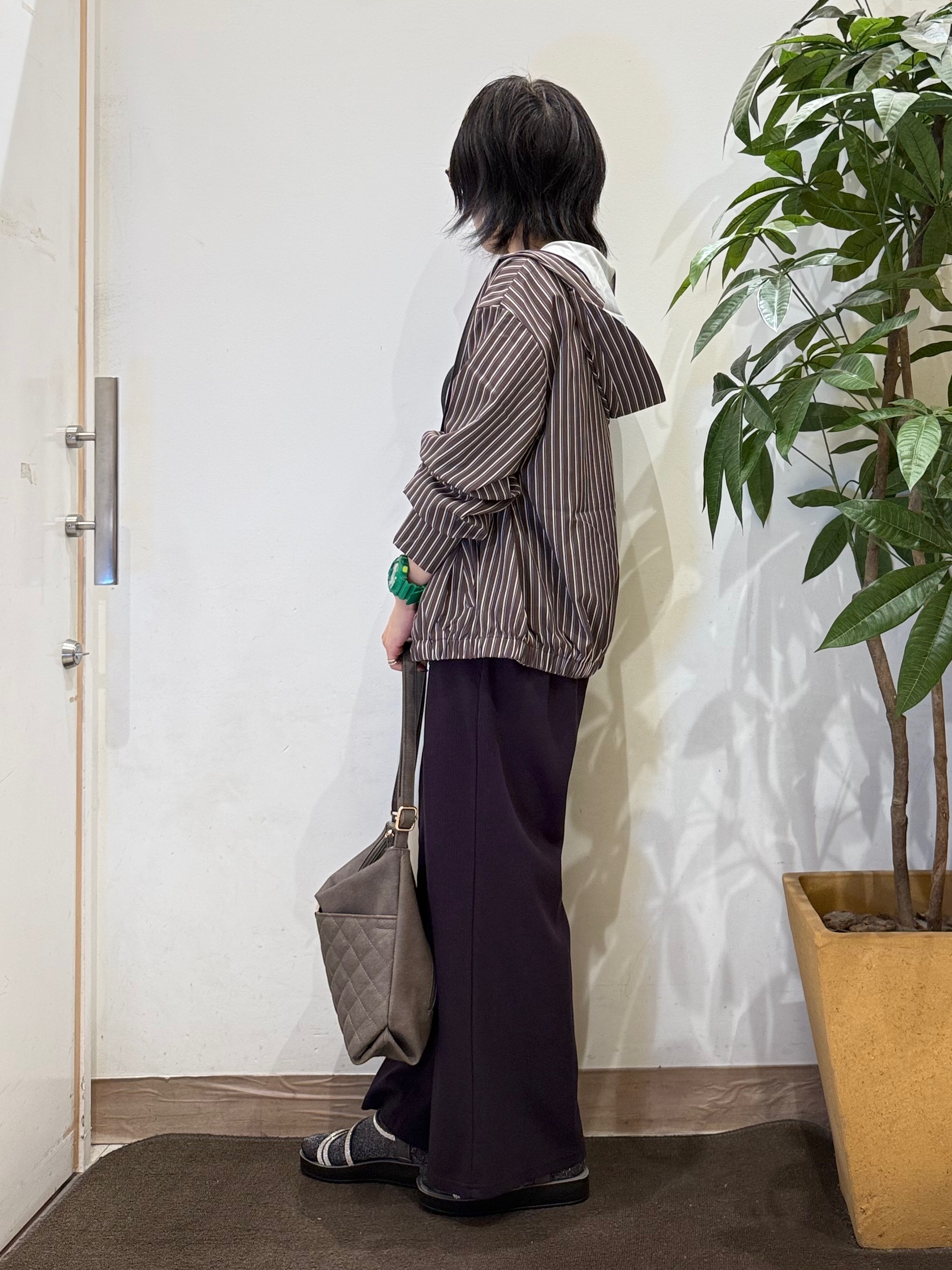 misakiさんの「SHOO･LA･RUE｜【洗濯後しわになりにくい/S-LL】お顔も手の甲もしっかりカバー　日よけ・指穴付きUVパーカ」を使ったコーディネート