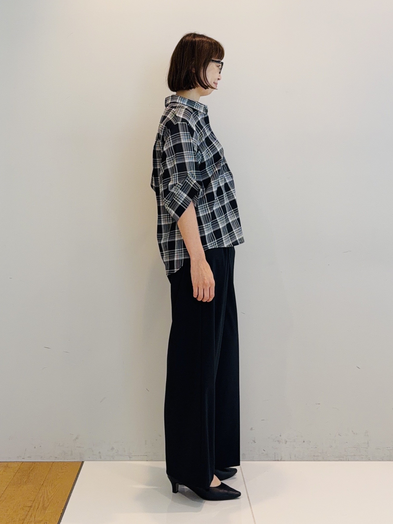 murayamaさんの「INDIVI｜【コットン100％／透け感／2WAY】袖アレンジ チェックシャツ」を使ったコーディネート