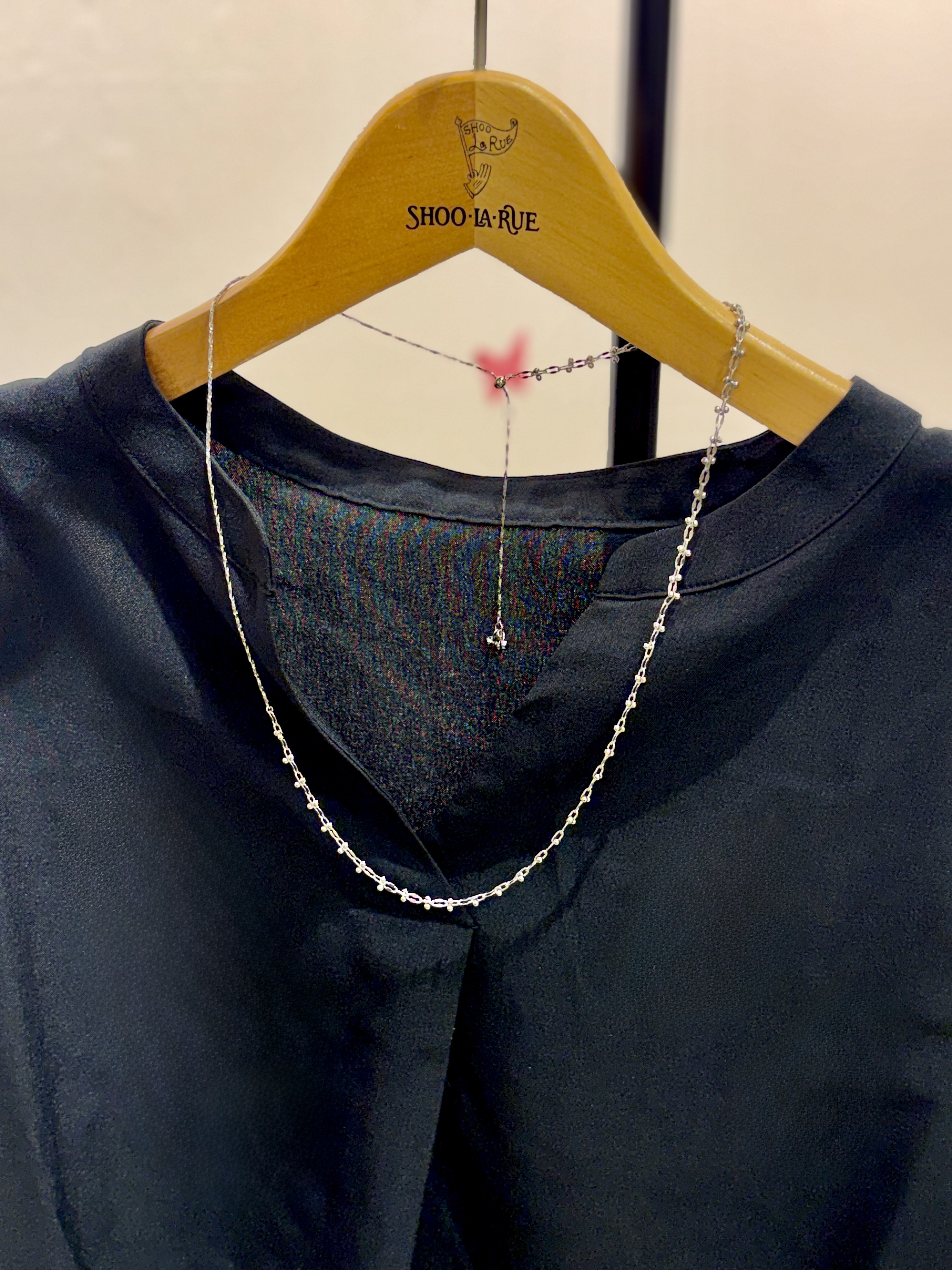 くりまろんさんの「SHOO･LA･RUE｜【洗濯後しわになりにくい/インせずきまる】シンプルだけど女性らしい 麻調スキッパーブラウス」を使ったコーディネート