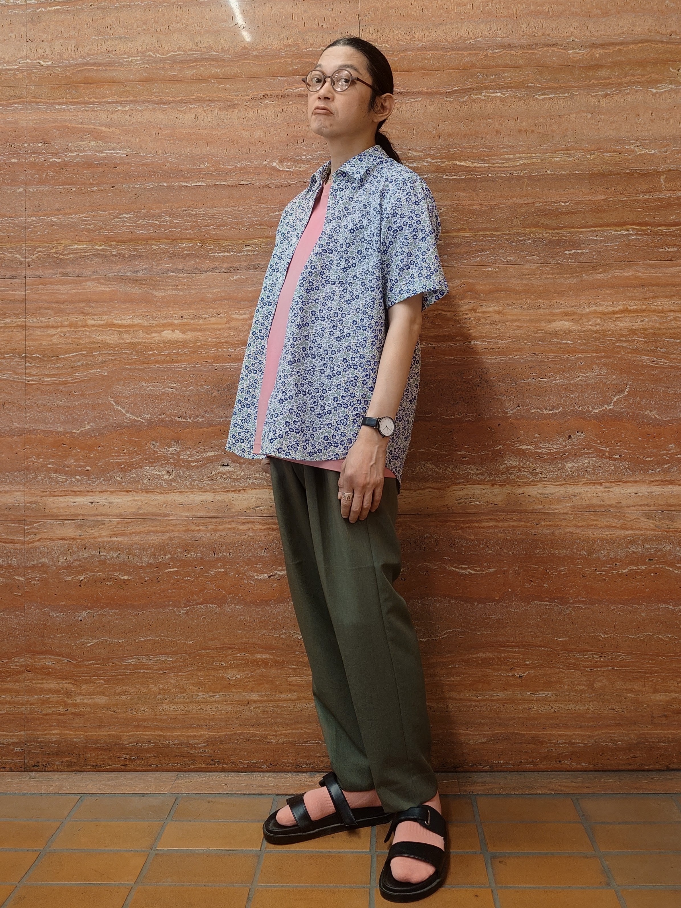 かしげるさんの「TAKEO KIKUCHI｜リップル小花シャツ」を使ったコーディネート