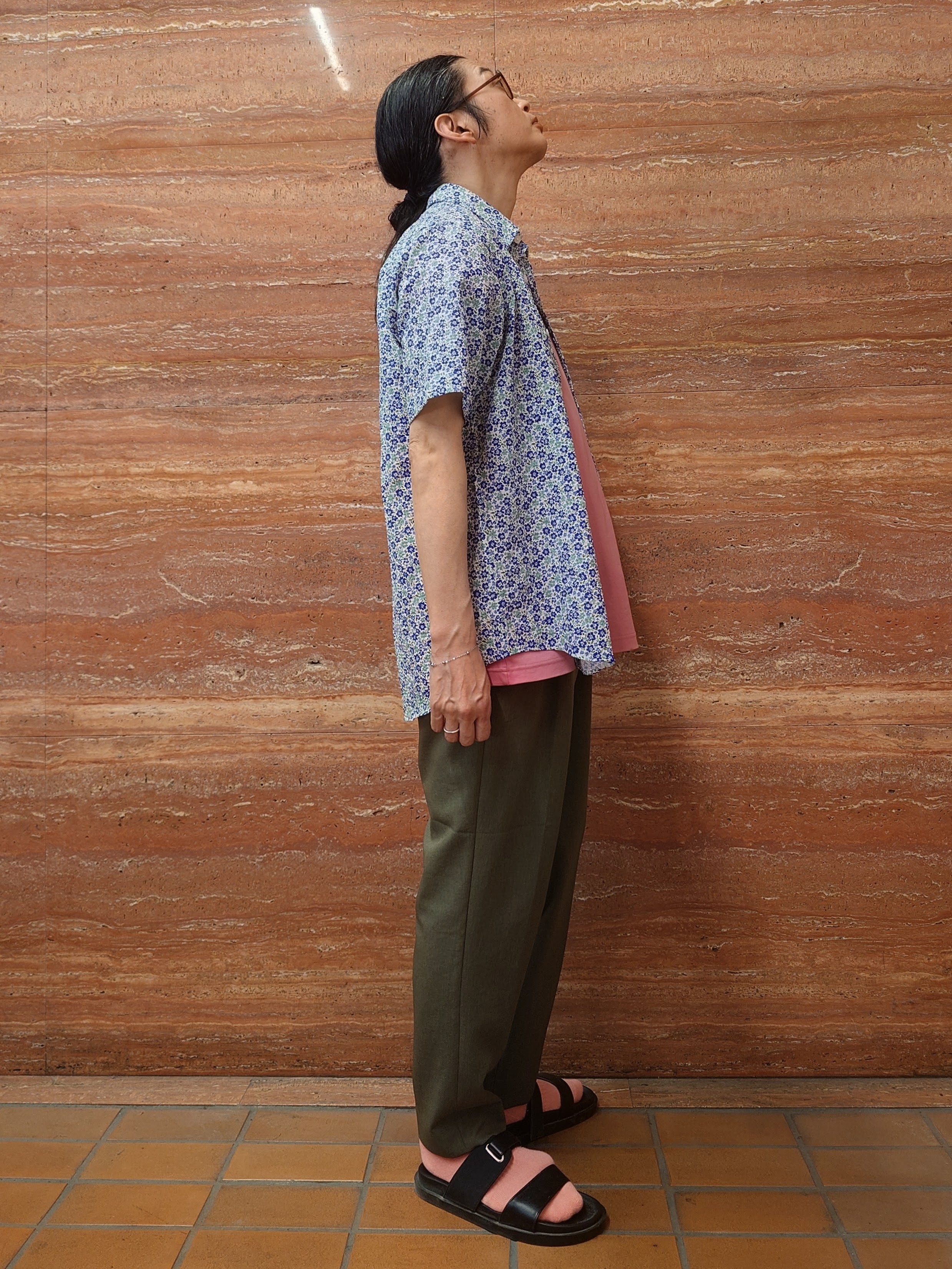 かしげるさんの「TAKEO KIKUCHI｜リップル小花シャツ」を使ったコーディネート
