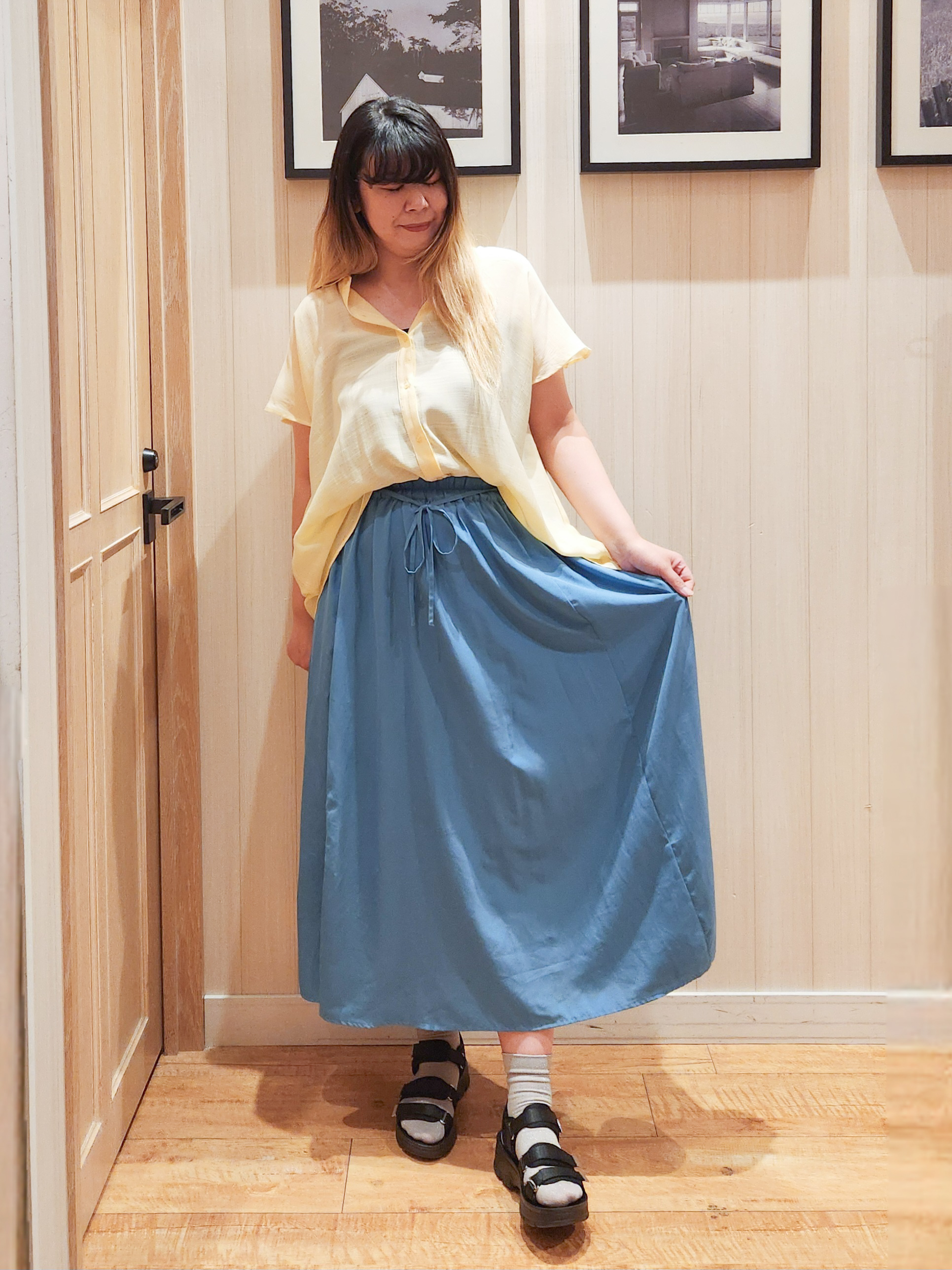 れーやんさんの「SHOO･LA･RUE｜【UV/洗濯機可】ほんのりシアーで上品な バックギャザーブラウス」を使ったコーディネート