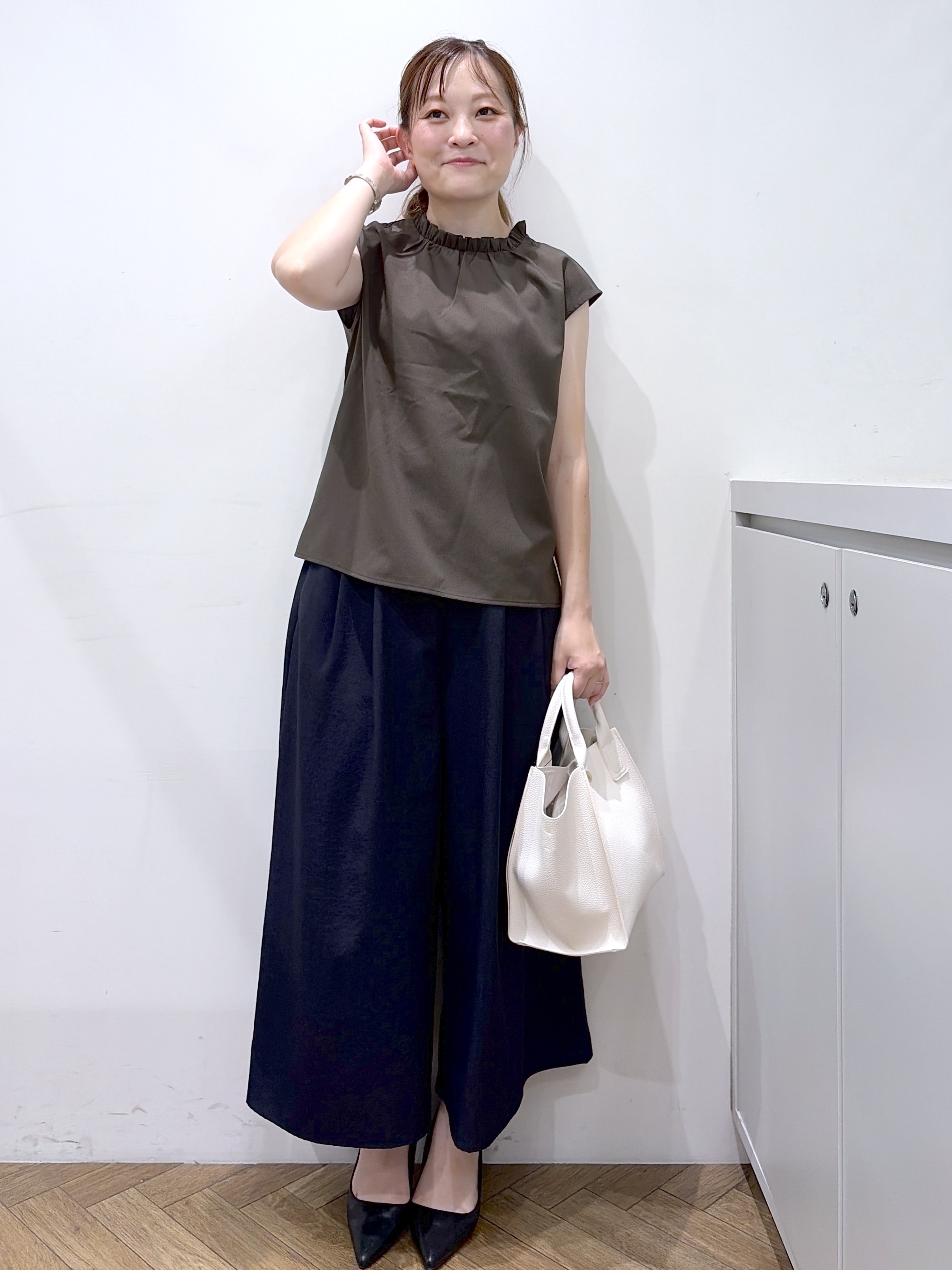 Junさんの「index｜【吸水速乾】スタンドフリルブラウス《セットアップ対応／イージーアイロン／ストレッチ／洗濯機OK》」を使ったコーディネート
