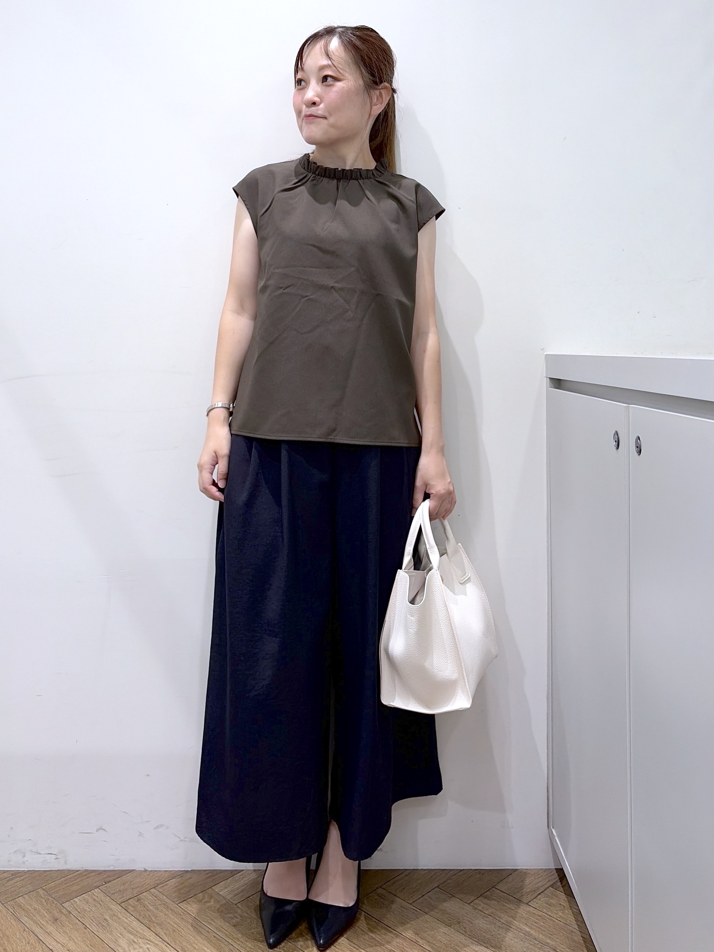 Junさんの「index｜【吸水速乾】スタンドフリルブラウス《セットアップ対応／イージーアイロン／ストレッチ／洗濯機OK》」を使ったコーディネート