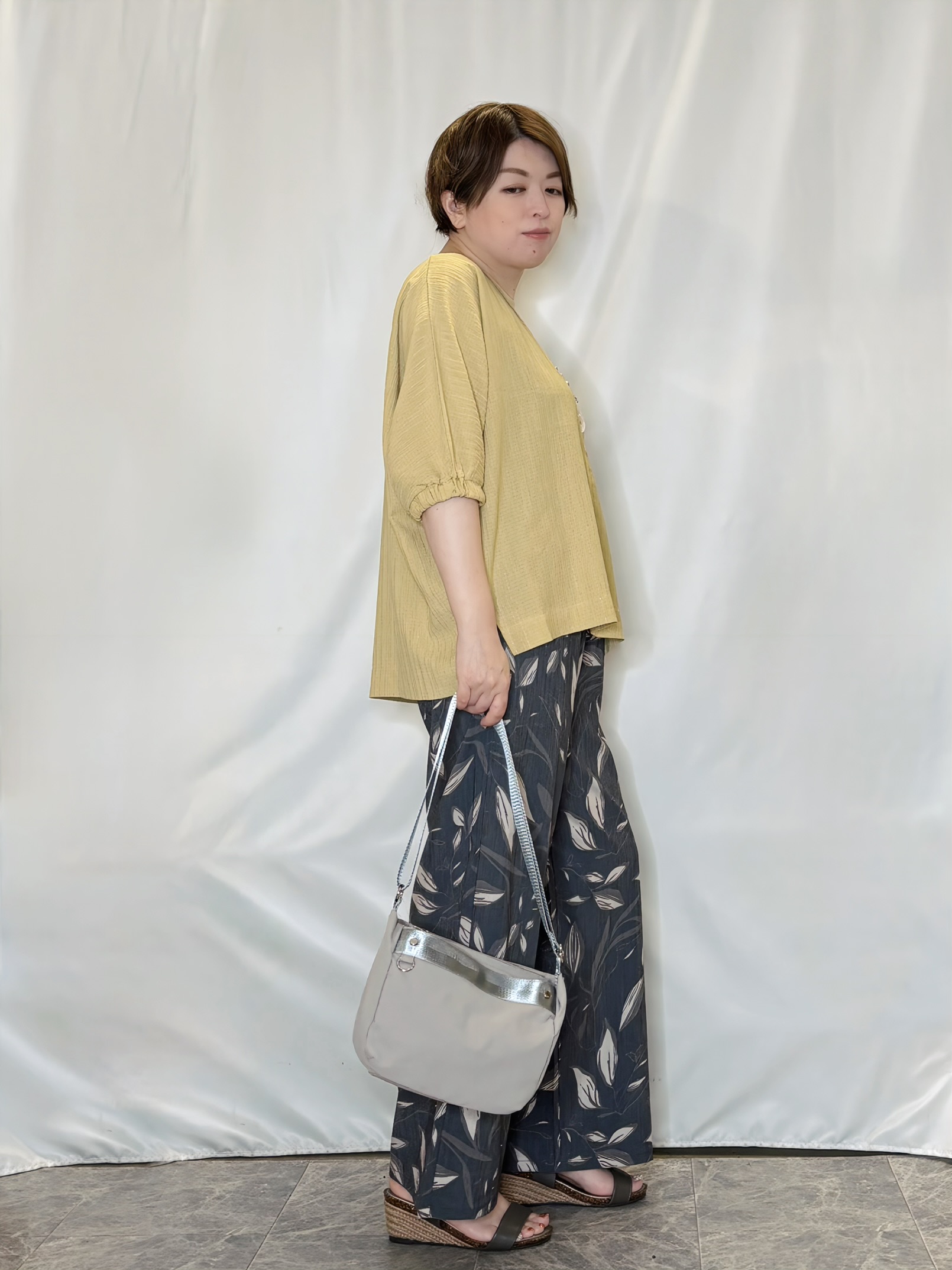 たみさんの「SHOO･LA･RUE｜【インせず着られる/洗濯後しわになりにくい】しぼしぼドルマンブラウス」を使ったコーディネート