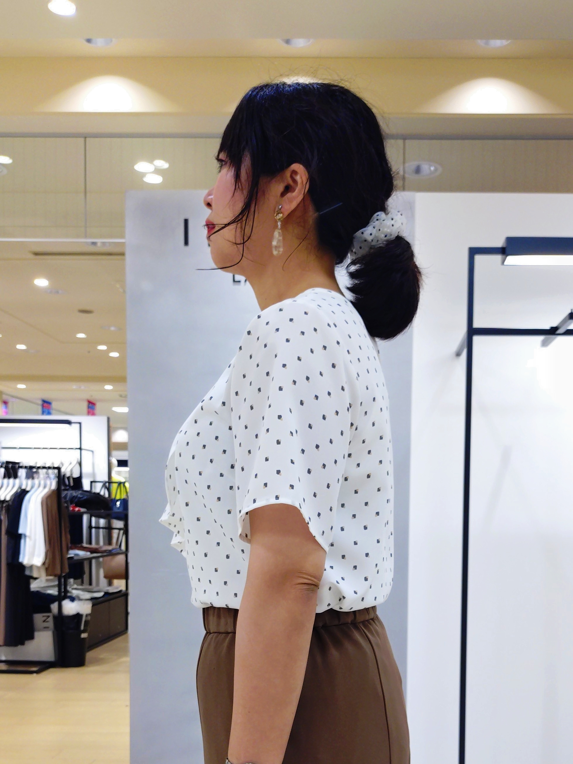 TOMOMIさんの「INDIVI｜【初秋/防シワ/着る日傘】イージーワイドパンツ」を使ったコーディネート