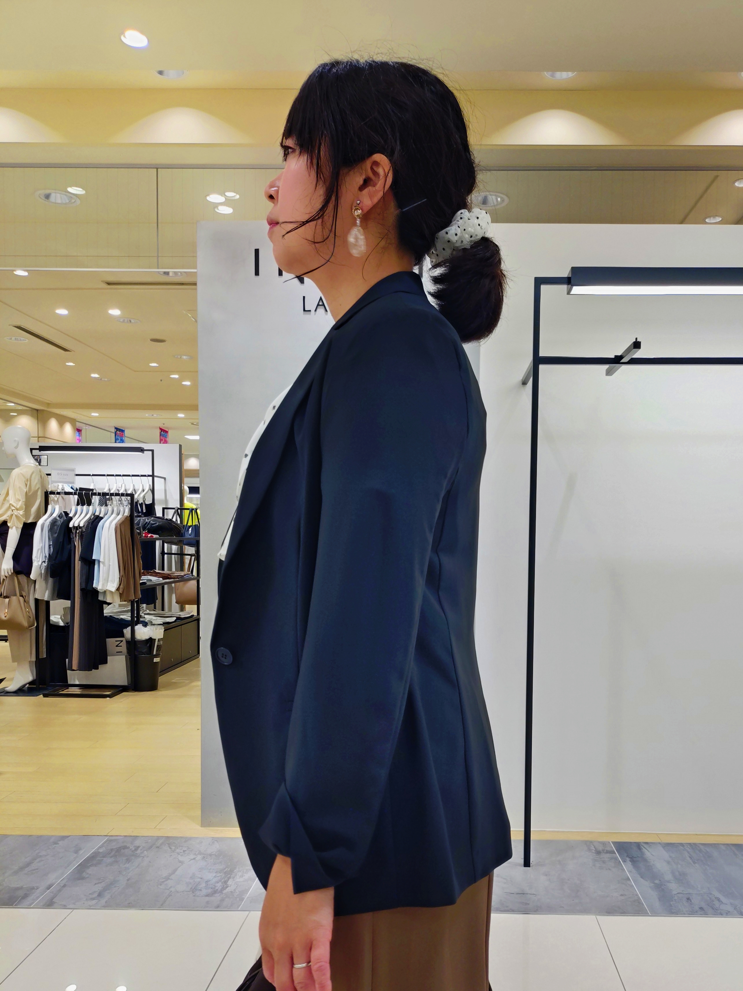 TOMOMIさんの「INDIVI｜【初秋/防シワ/着る日傘】イージーワイドパンツ」を使ったコーディネート