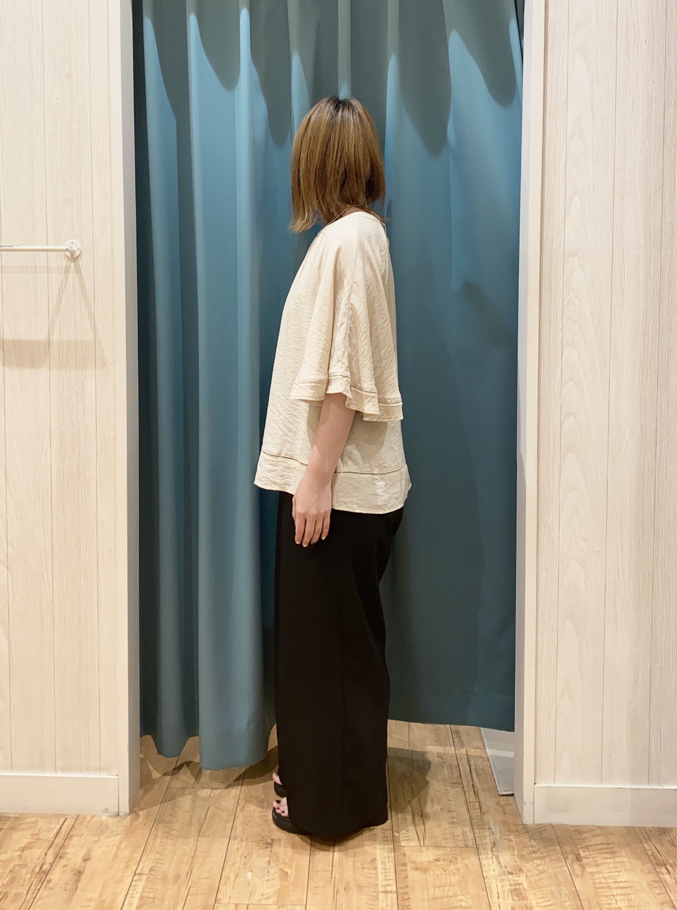 yuuさんの「SHOO･LA･RUE｜【S-LL/洗濯機可/体型カバー】はしごレースがポイント スラブポンチョ風ブラウス」を使ったコーディネート