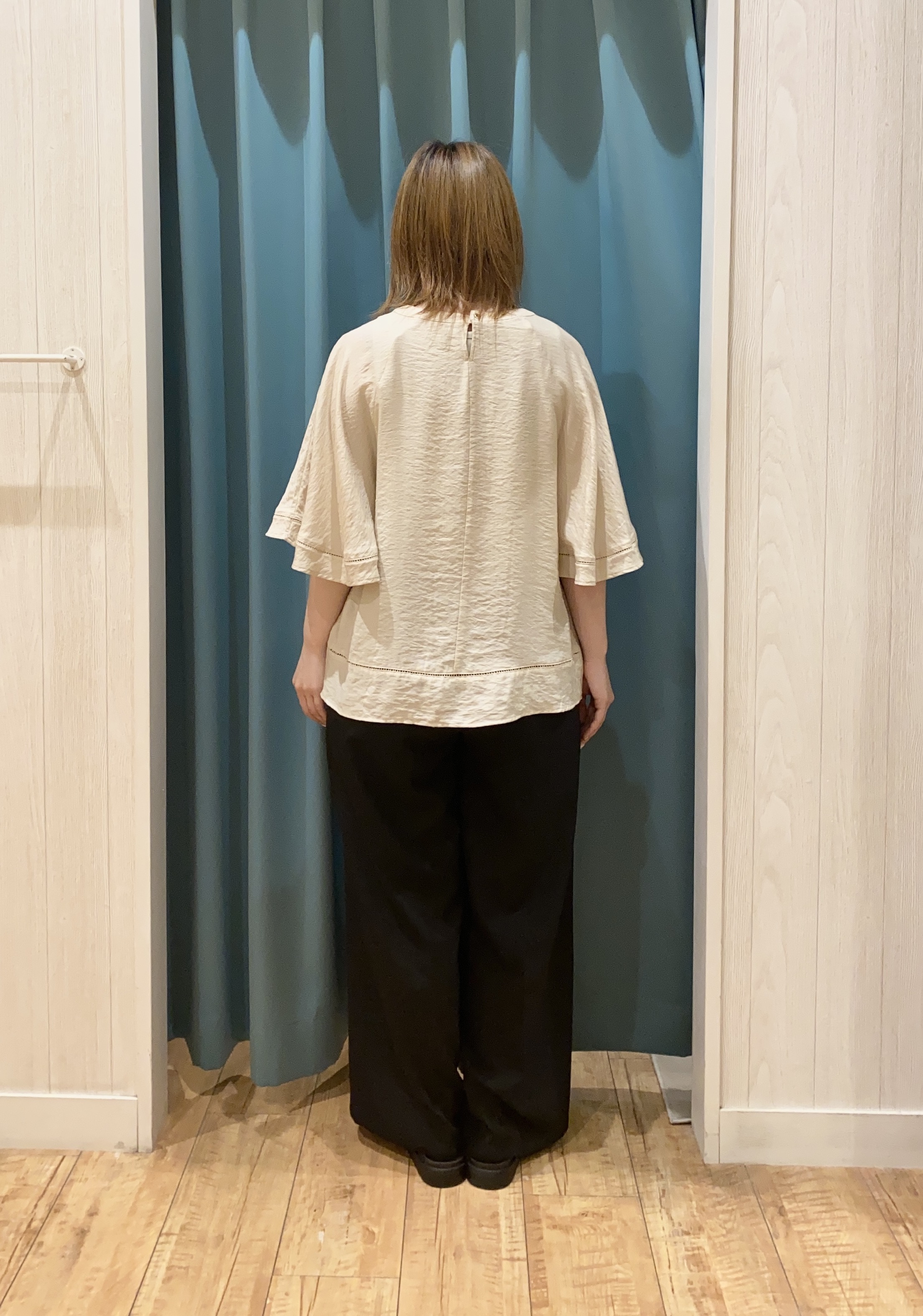 yuuさんの「SHOO･LA･RUE｜【S-LL/洗濯機可/体型カバー】はしごレースがポイント スラブポンチョ風ブラウス」を使ったコーディネート