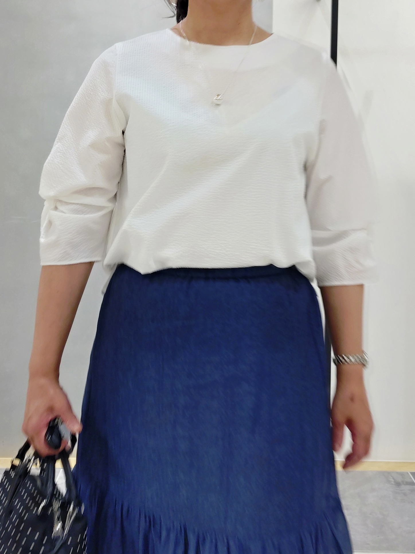 TOMOMIさんの「INDIVI｜【洗える／UVケア】ねじり袖サッカートップス」を使ったコーディネート