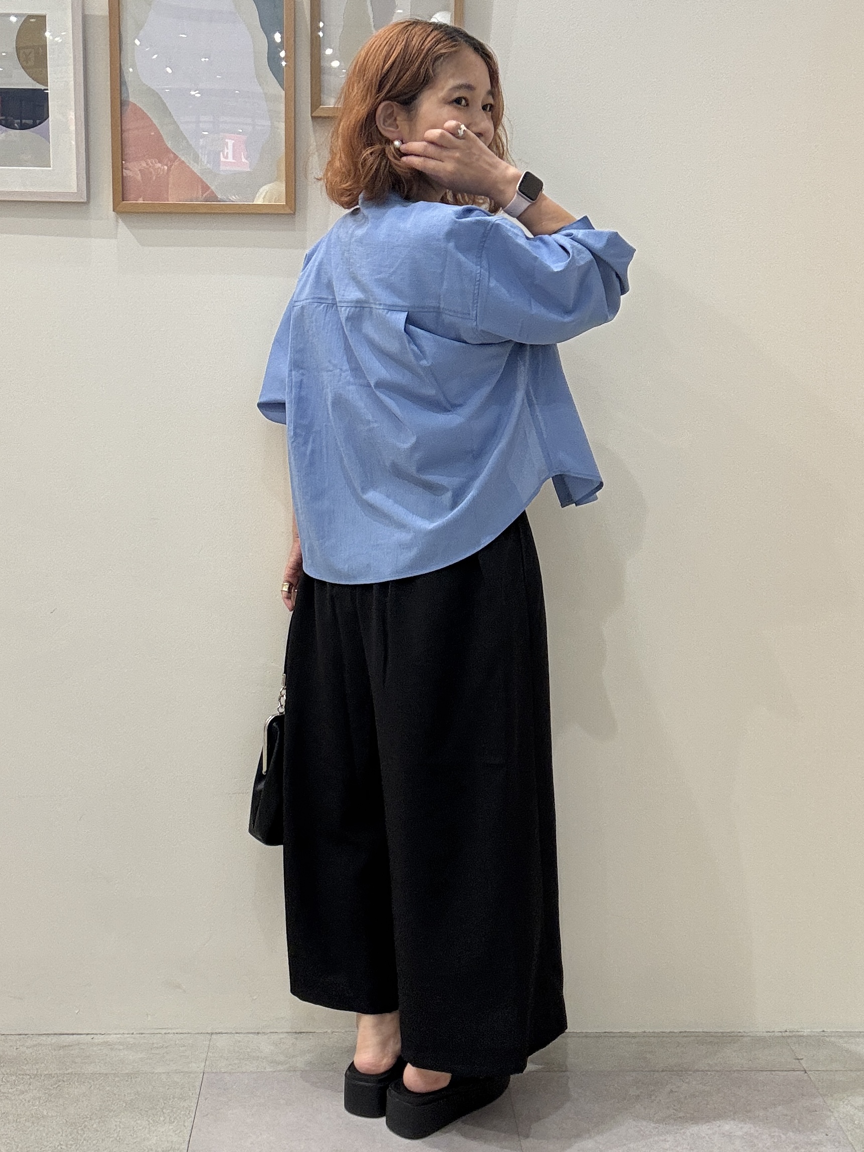 たけぴさんの「SHOO･LA･RUE｜【通気性〇/S-LL/洗濯機可】さらりと心地よい。ノーカラーシャツ」を使ったコーディネート