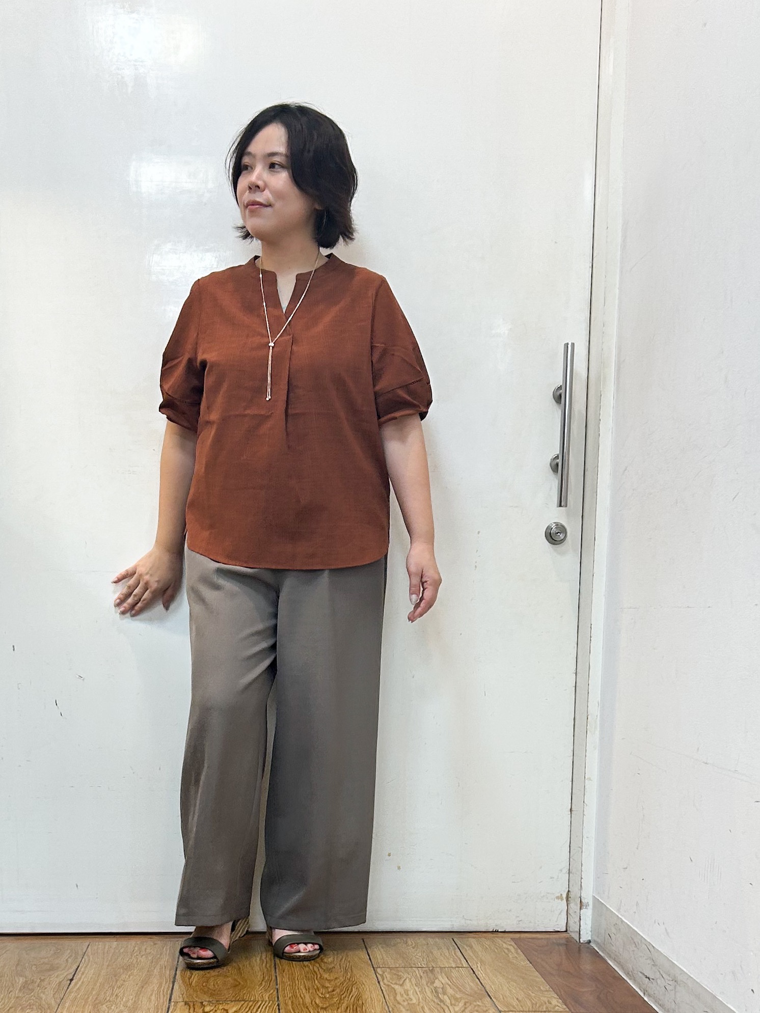 haruさんの「SHOO･LA･RUE｜【洗濯後しわになりにくい/インせずきまる】シンプルだけど女性らしい 麻調スキッパーブラウス」を使ったコーディネート