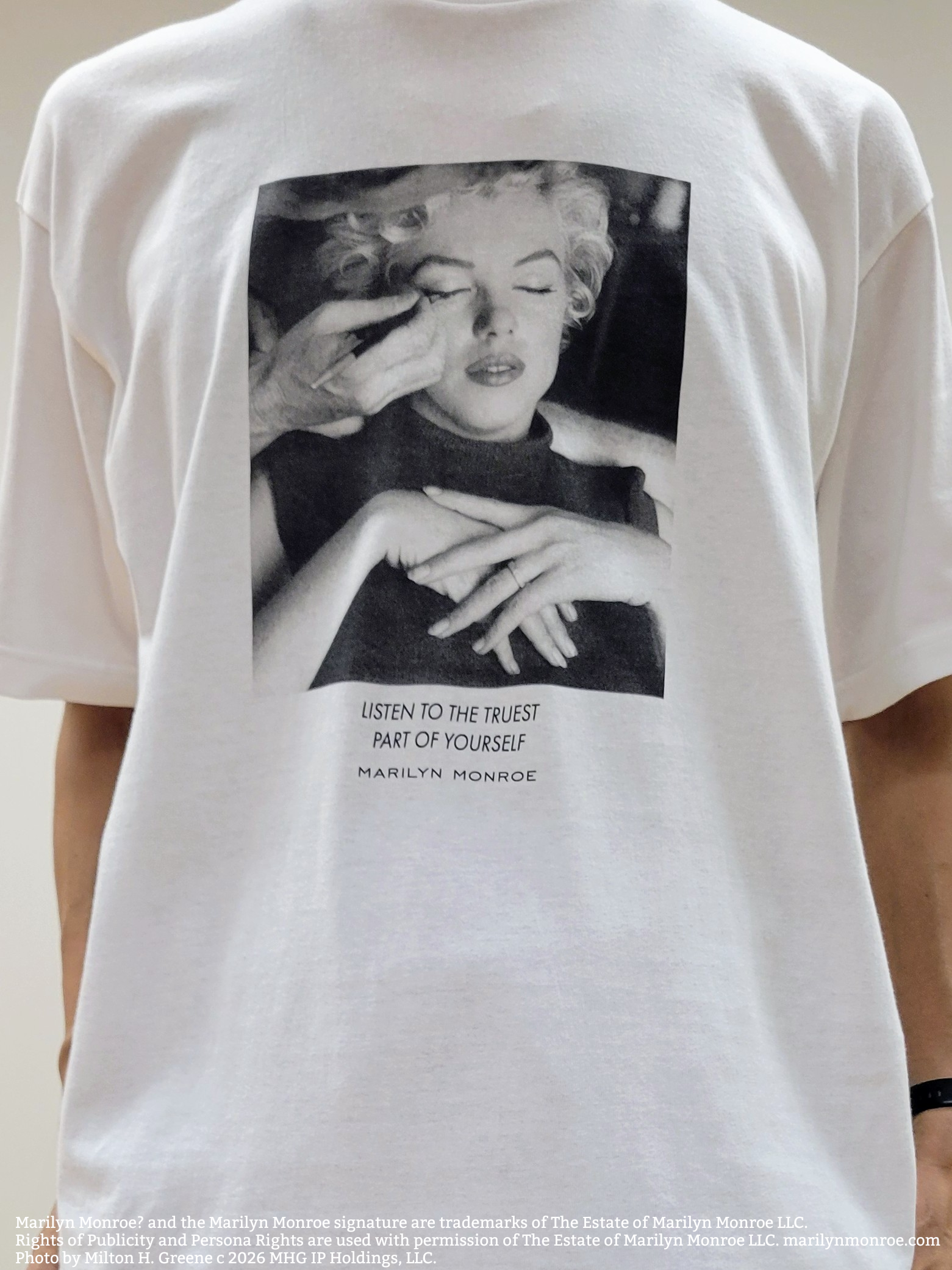 piroyaさんの「TAKEO KIKUCHI｜【別注】マリリン・モンロー/フォトTシャツ」を使ったコーディネート