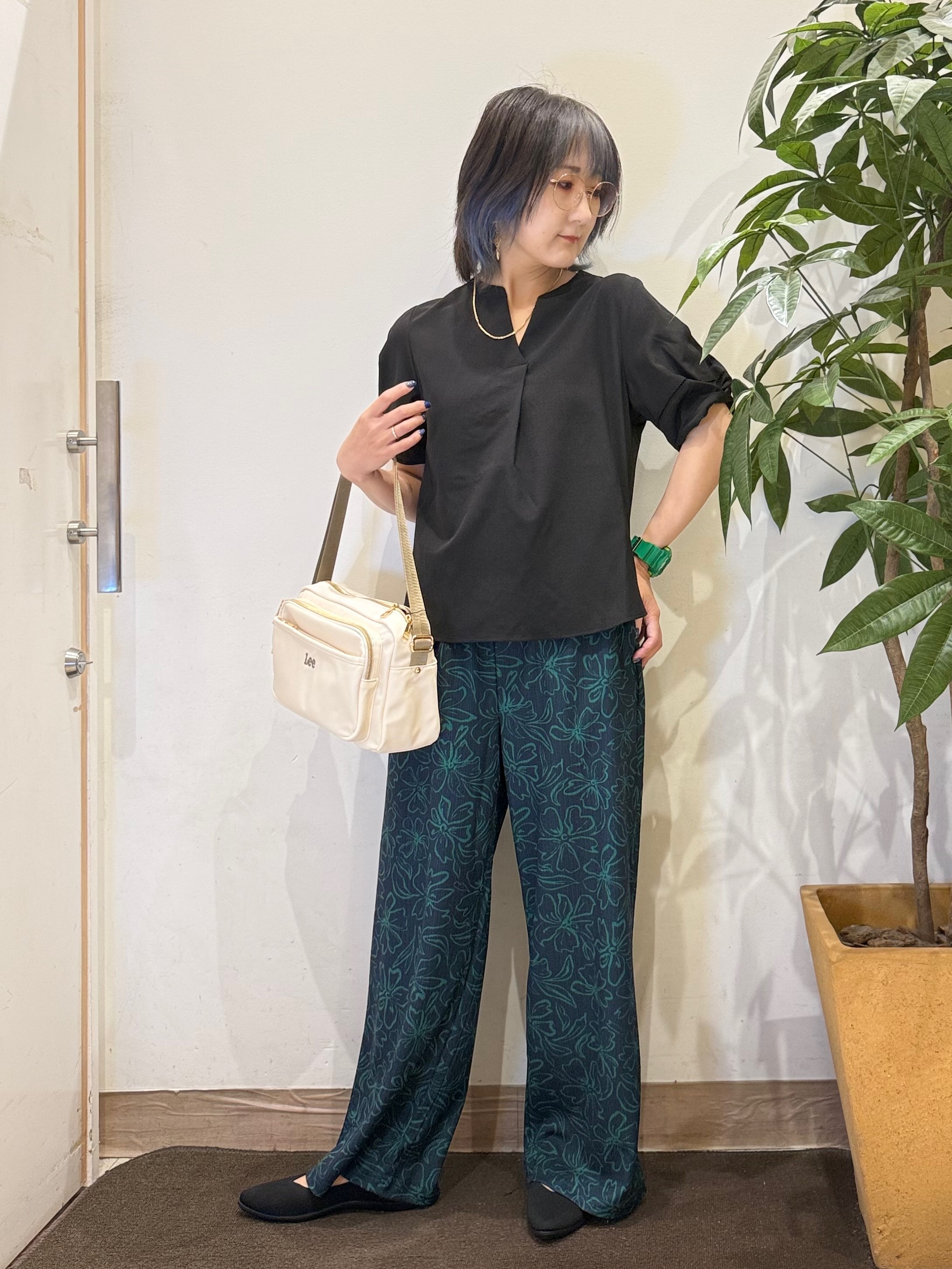 misakiさんの「SHOO･LA･RUE｜【洗濯後しわになりにくい/インせずきまる】シンプルだけど女性らしい 麻調スキッパーブラウス」を使ったコーディネート