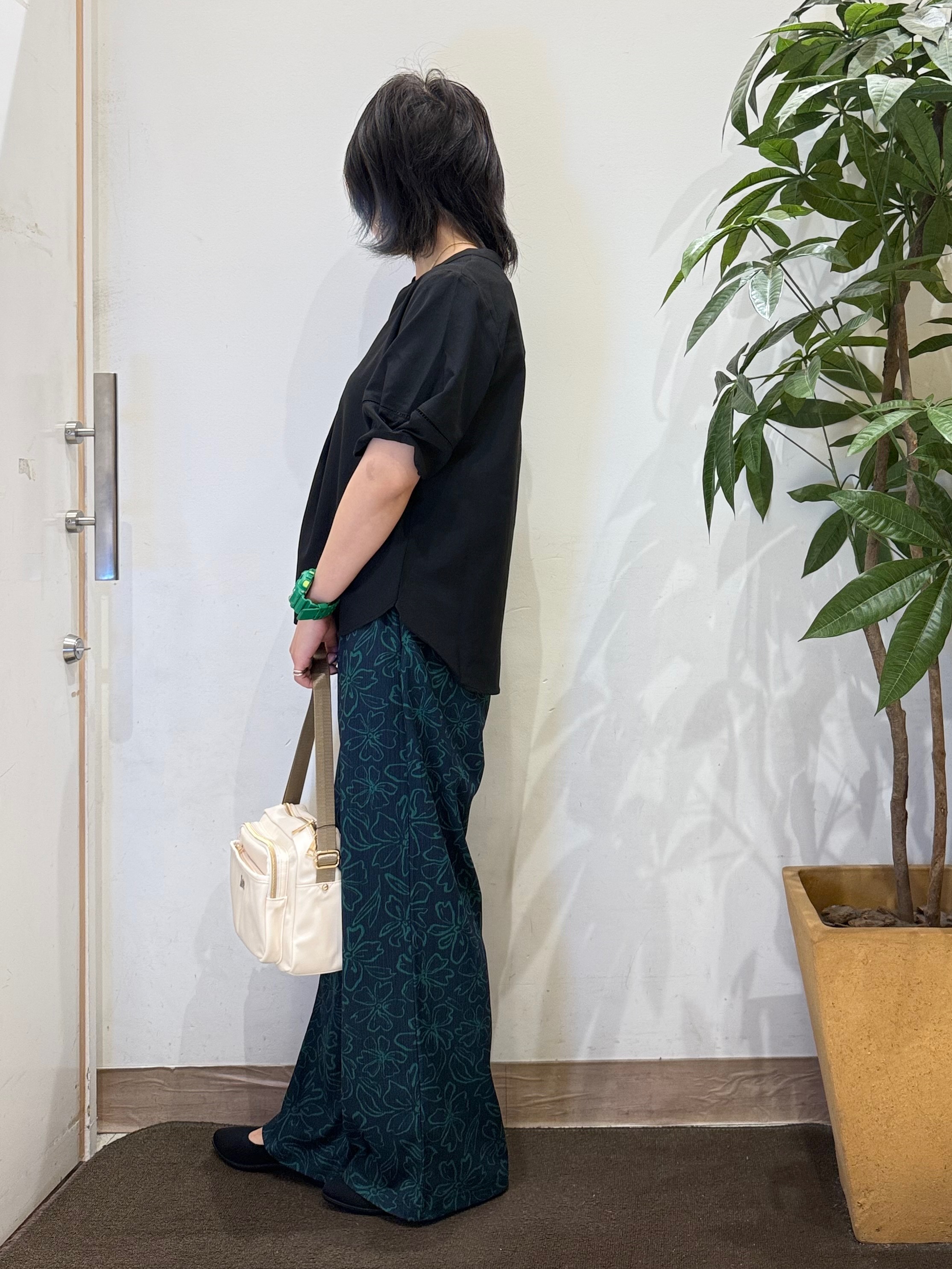 misakiさんの「SHOO･LA･RUE｜【洗濯後しわになりにくい/インせずきまる】シンプルだけど女性らしい 麻調スキッパーブラウス」を使ったコーディネート