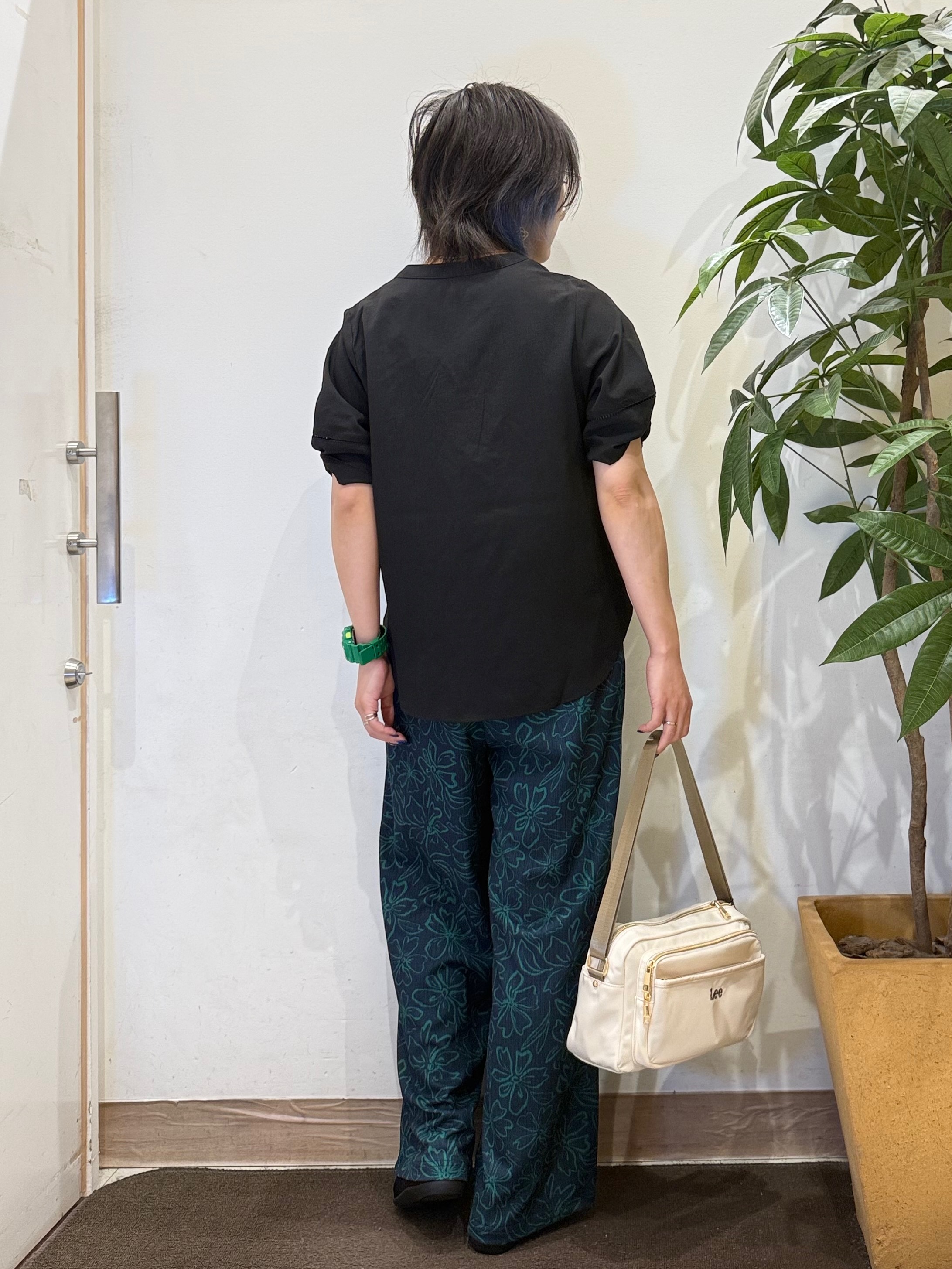 misakiさんの「SHOO･LA･RUE｜【洗濯後しわになりにくい/インせずきまる】シンプルだけど女性らしい 麻調スキッパーブラウス」を使ったコーディネート