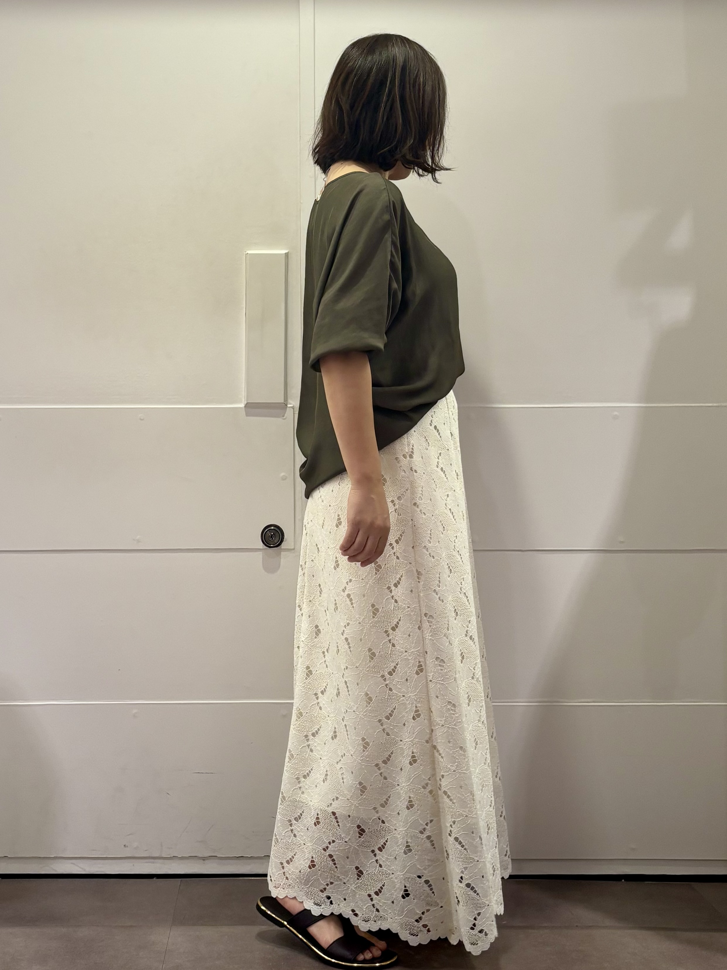 TOKOさんの「UNTITLED｜◆【体型カバー/きれいめ】ドルマンスリーブラウンドプルオーバー」を使ったコーディネート