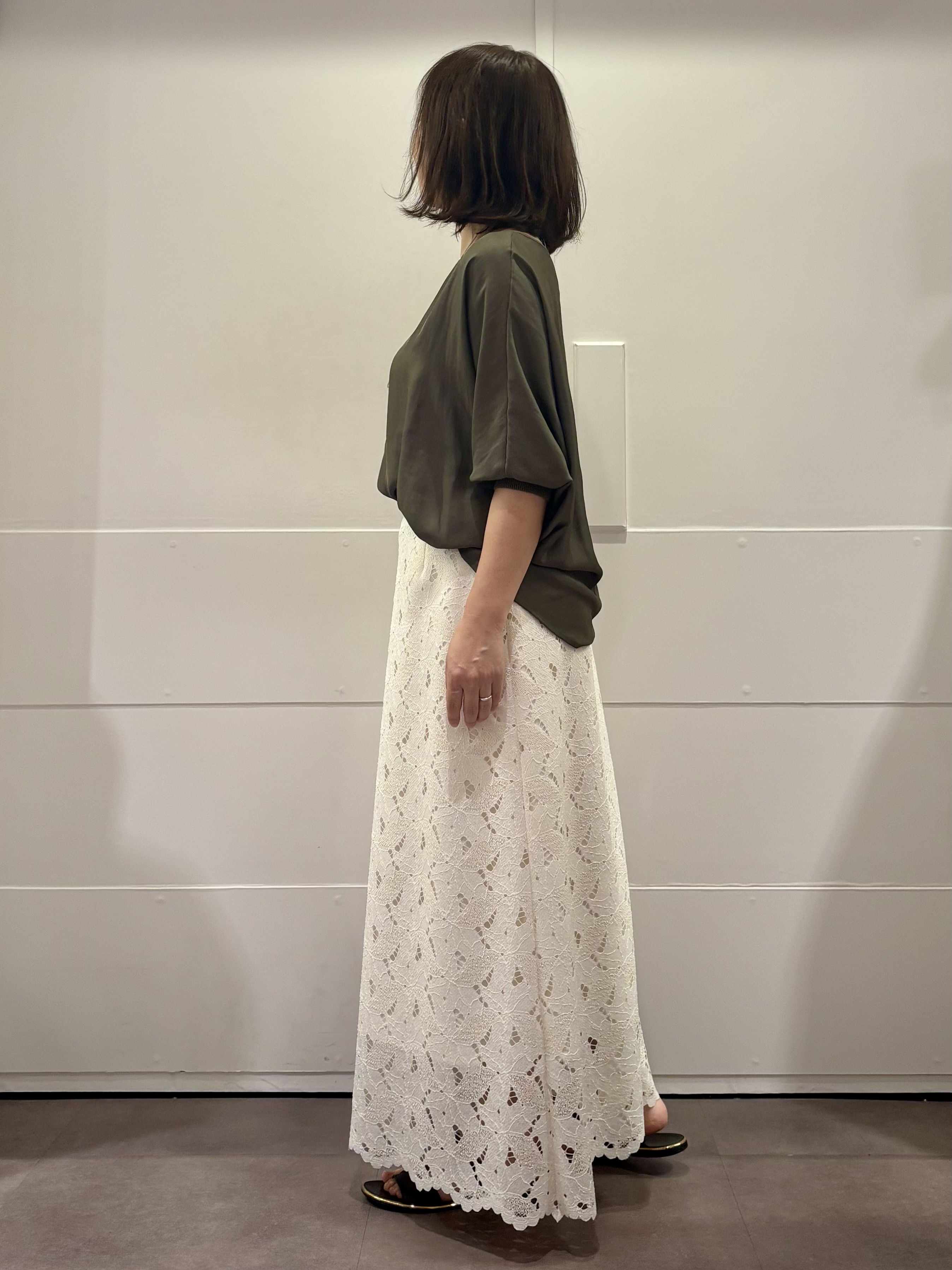 TOKOさんの「UNTITLED｜◆【体型カバー/きれいめ】ドルマンスリーブラウンドプルオーバー」を使ったコーディネート