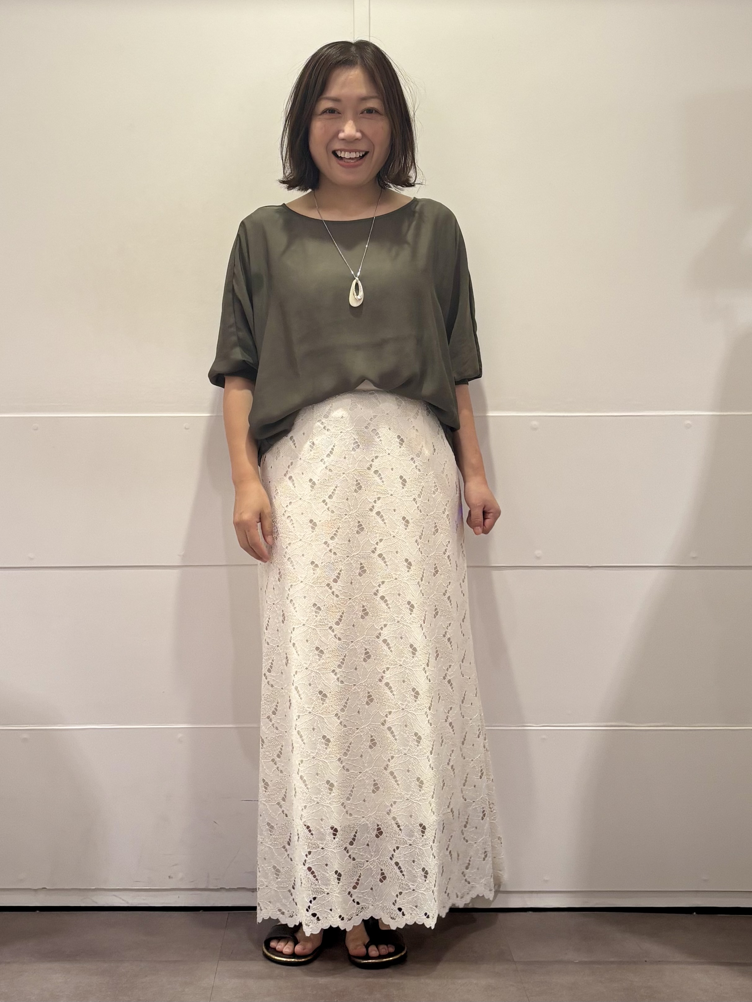 TOKOさんの「UNTITLED｜◆【体型カバー/きれいめ】ドルマンスリーブラウンドプルオーバー」を使ったコーディネート