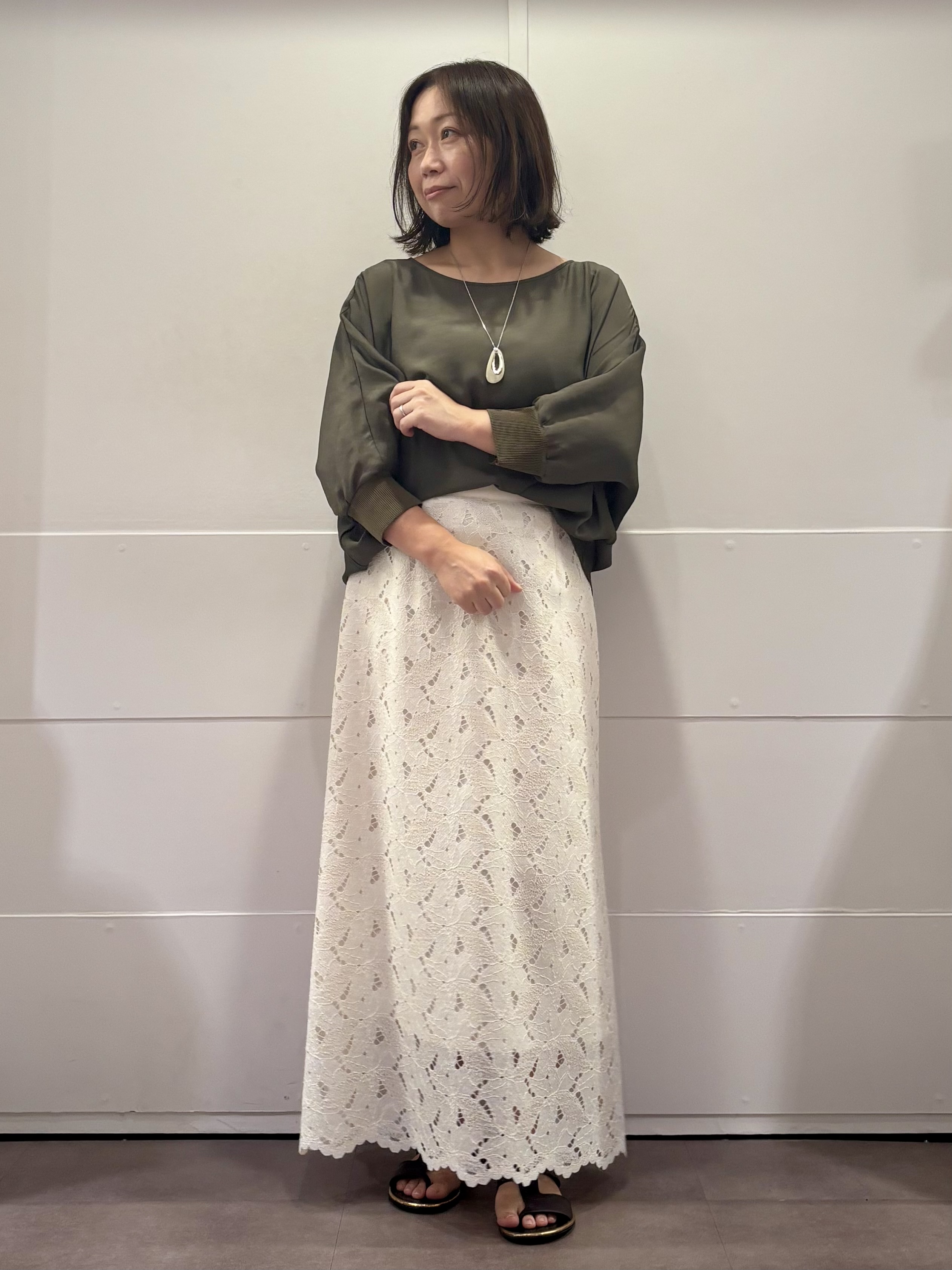 TOKOさんの「UNTITLED｜◆【体型カバー/きれいめ】ドルマンスリーブラウンドプルオーバー」を使ったコーディネート