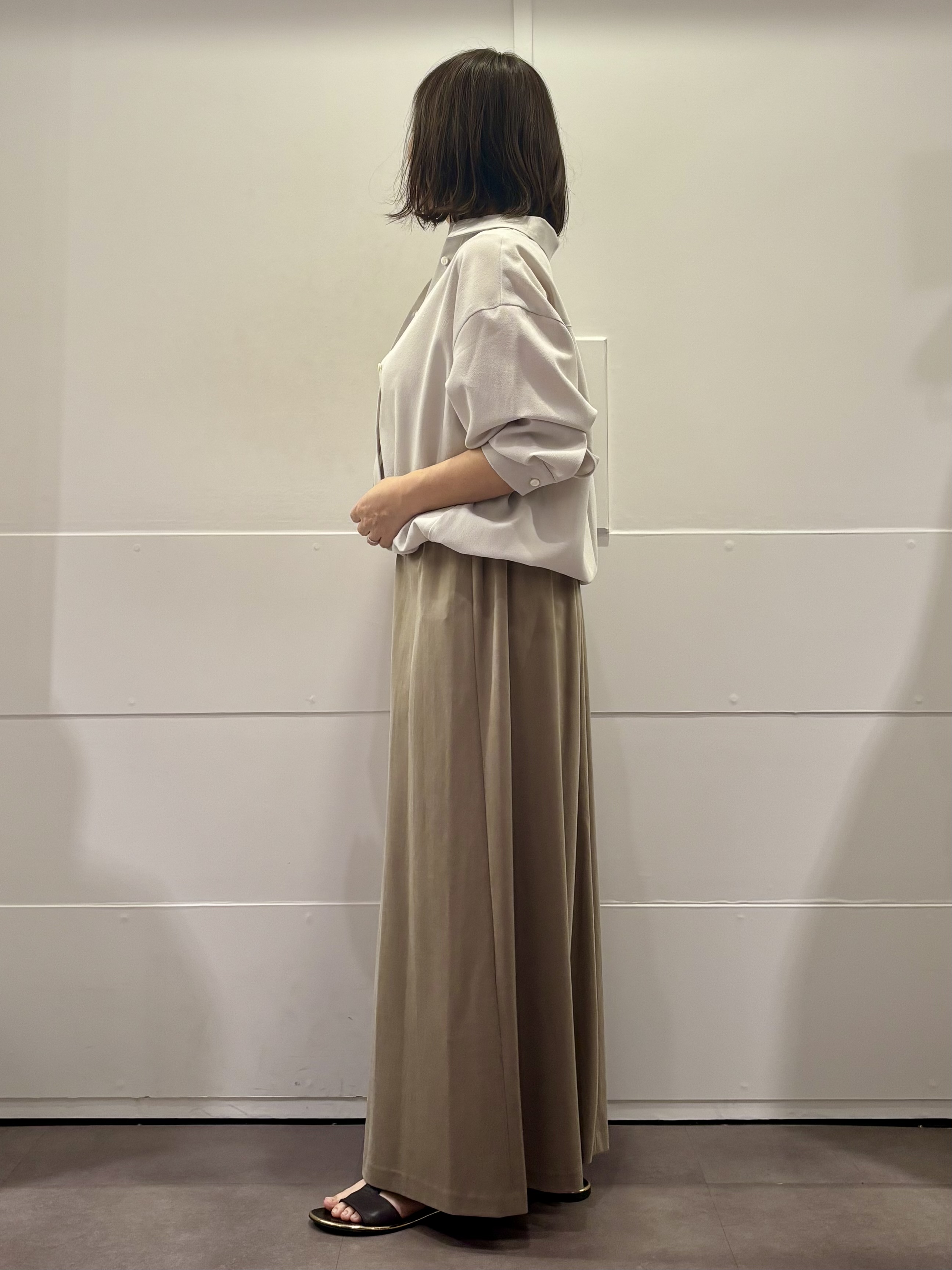 TOKOさんの「UNTITLED｜【秋羽織り/セットアップ可/UVカット】エアリークールドロストシャツ」を使ったコーディネート