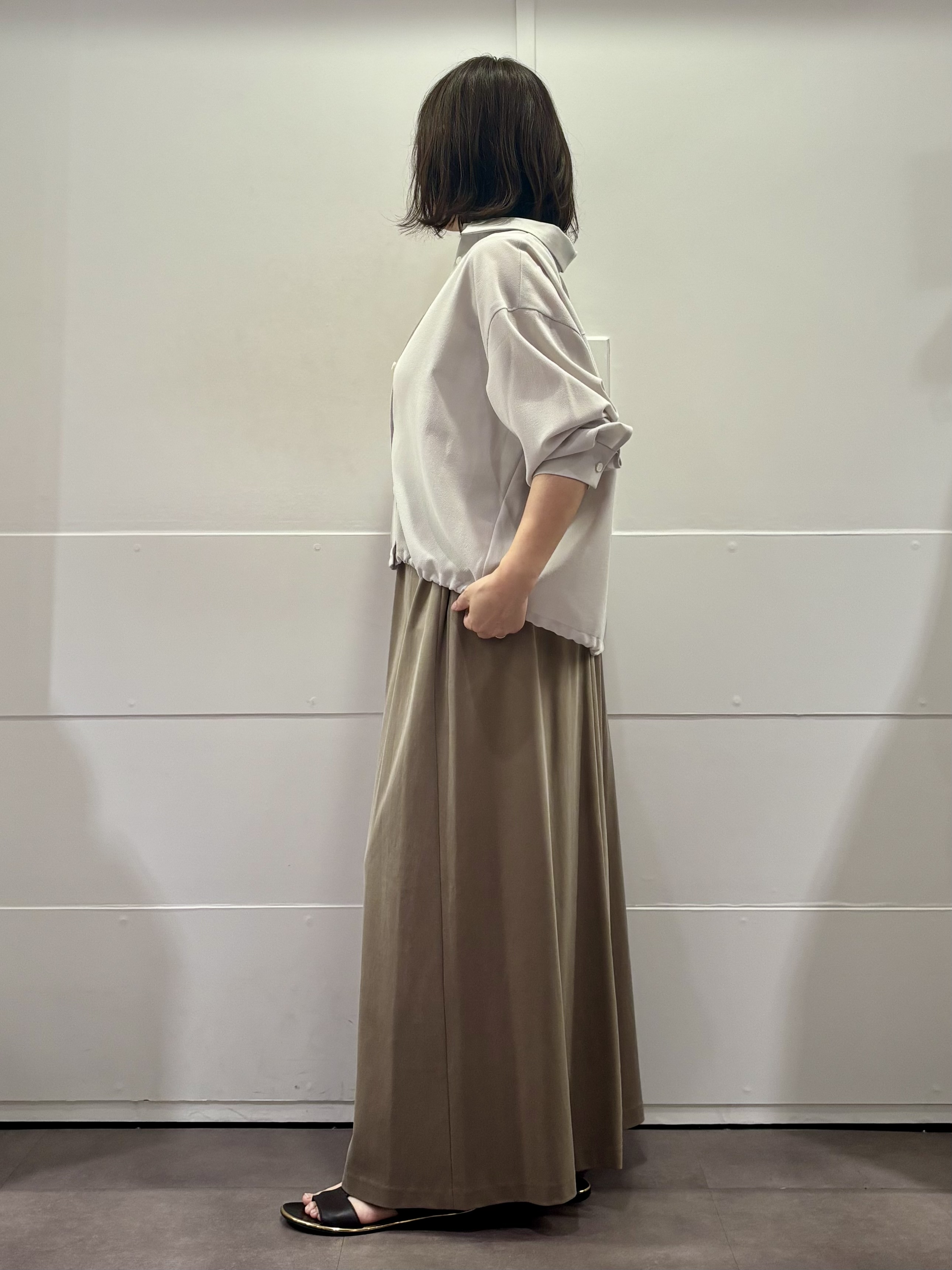 TOKOさんの「UNTITLED｜【秋羽織り/セットアップ可/UVカット】エアリークールドロストシャツ」を使ったコーディネート