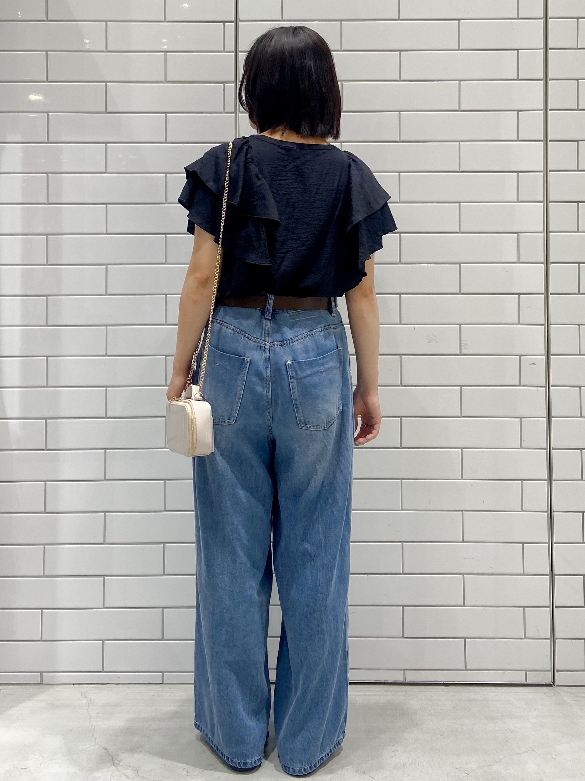 kimiさんの「OPAQUE.CLIP｜フリルVネックブラウス【洗濯機OK】」を使ったコーディネート