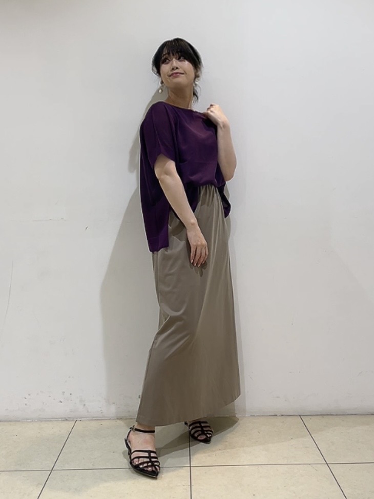 watanabeさんの「UNTITLED｜【アンサンブル可/品のある透け感】Tシャツ風ニットトップス」を使ったコーディネート