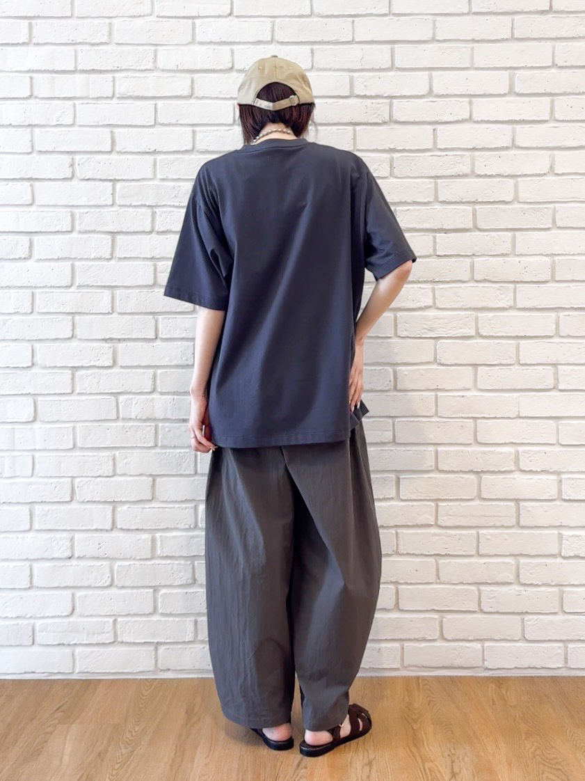 𝐜𝐡𝐢𝐤𝐚さんの「THE SHOP TK｜【Disney】【MLB】スペシャルデザイン半袖Tシャツ」を使ったコーディネート