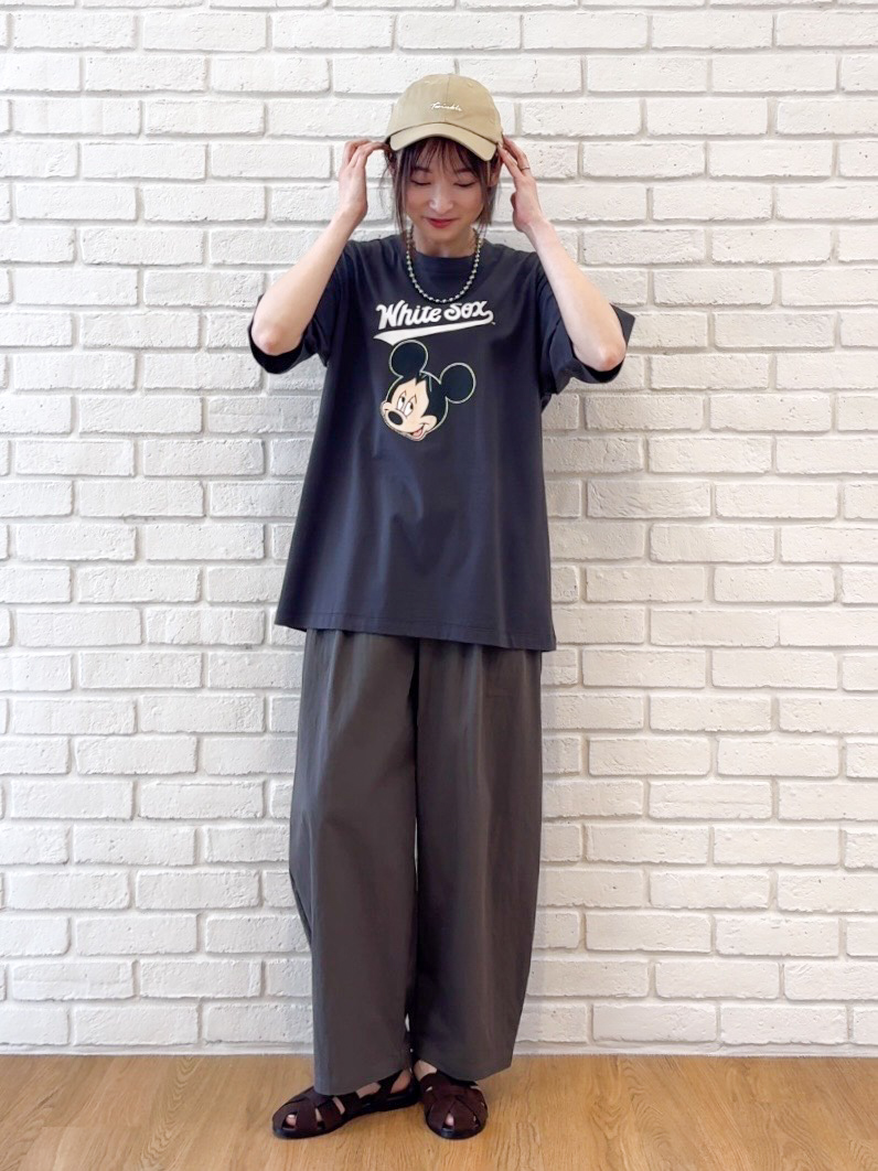 𝐜𝐡𝐢𝐤𝐚さんの「THE SHOP TK｜【Disney】【MLB】スペシャルデザイン半袖Tシャツ」を使ったコーディネート
