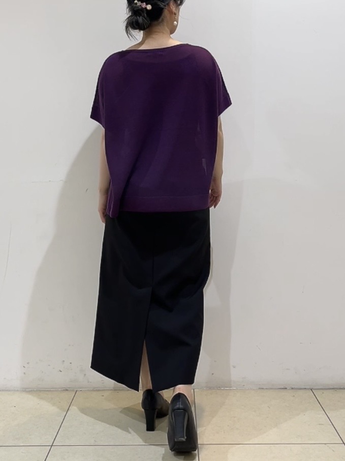 watanabeさんの「UNTITLED｜【アンサンブル可/品のある透け感】Tシャツ風ニットトップス」を使ったコーディネート