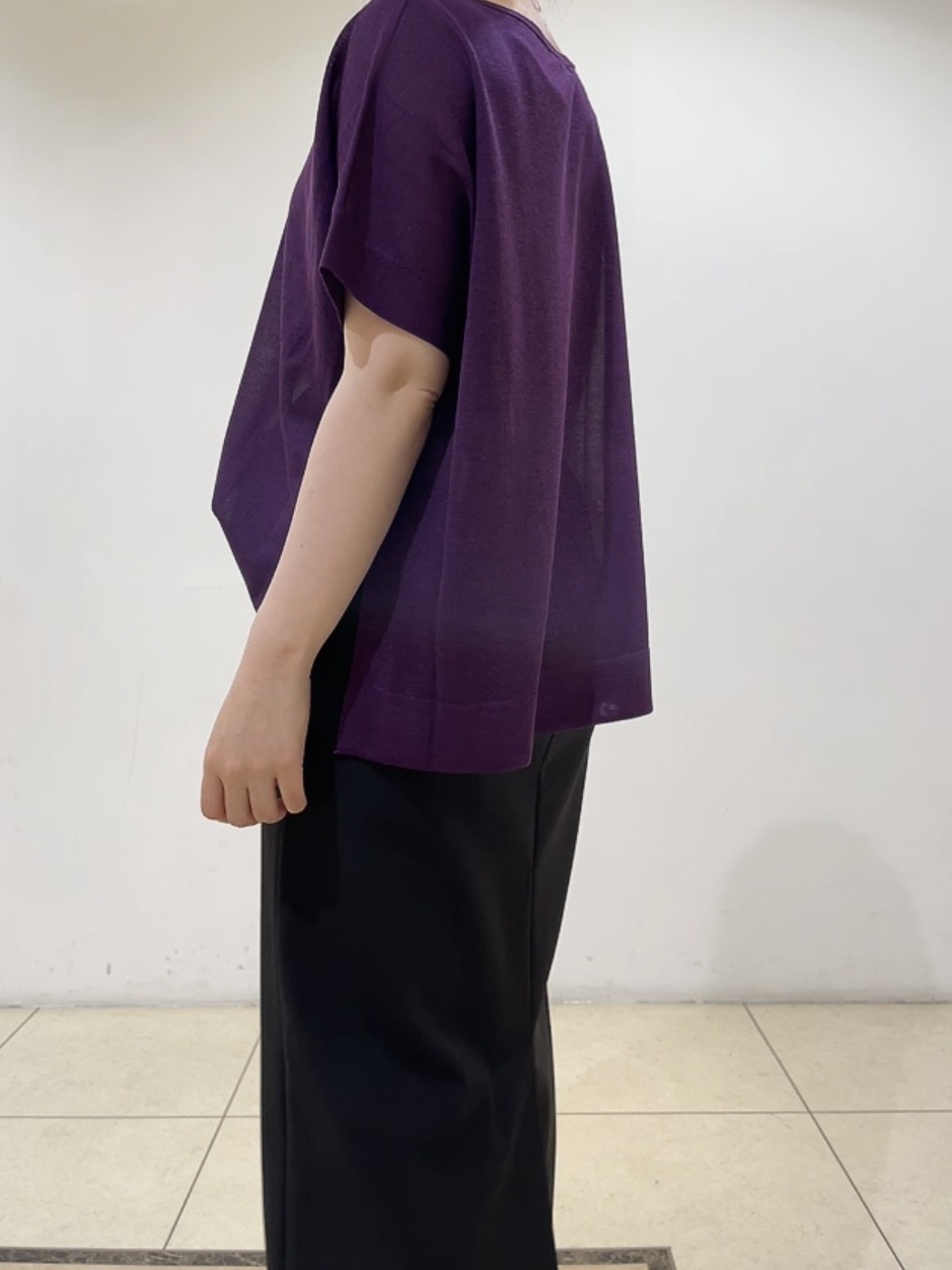watanabeさんの「UNTITLED｜【アンサンブル可/品のある透け感】Tシャツ風ニットトップス」を使ったコーディネート