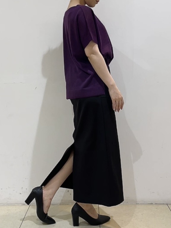 watanabeさんの「UNTITLED｜【アンサンブル可/品のある透け感】Tシャツ風ニットトップス」を使ったコーディネート