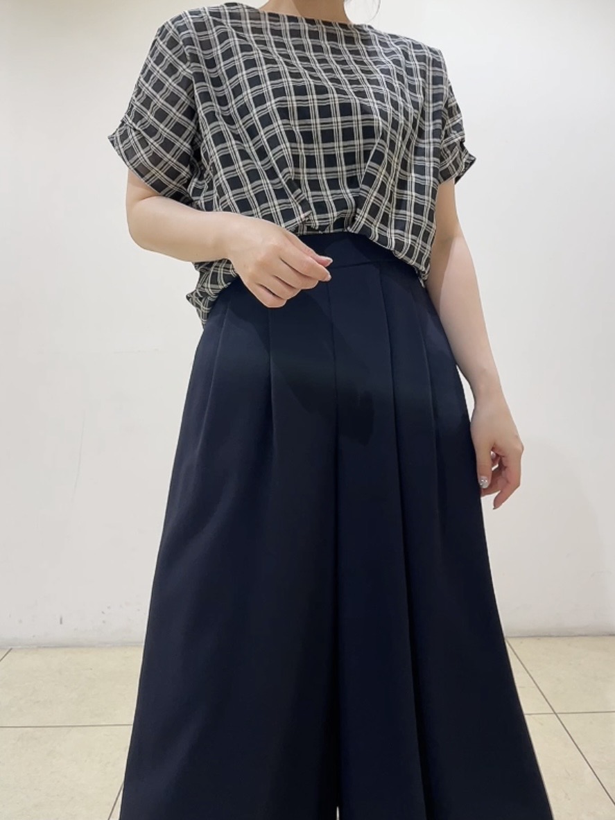 watanabeさんの「UNTITLED｜シアーチェックブラウス」を使ったコーディネート