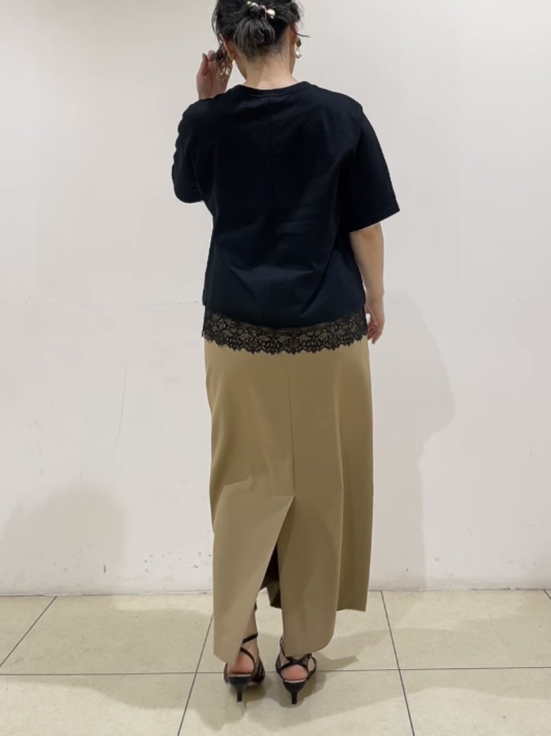 watanabeさんの「UNTITLED｜【汗ジミ防止／接触冷感】裾レースドルマンTシャツ」を使ったコーディネート