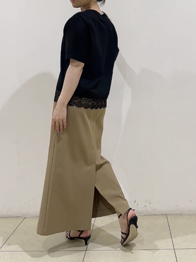 watanabeさんの「UNTITLED｜【汗ジミ防止／接触冷感】裾レースドルマンTシャツ」を使ったコーディネート